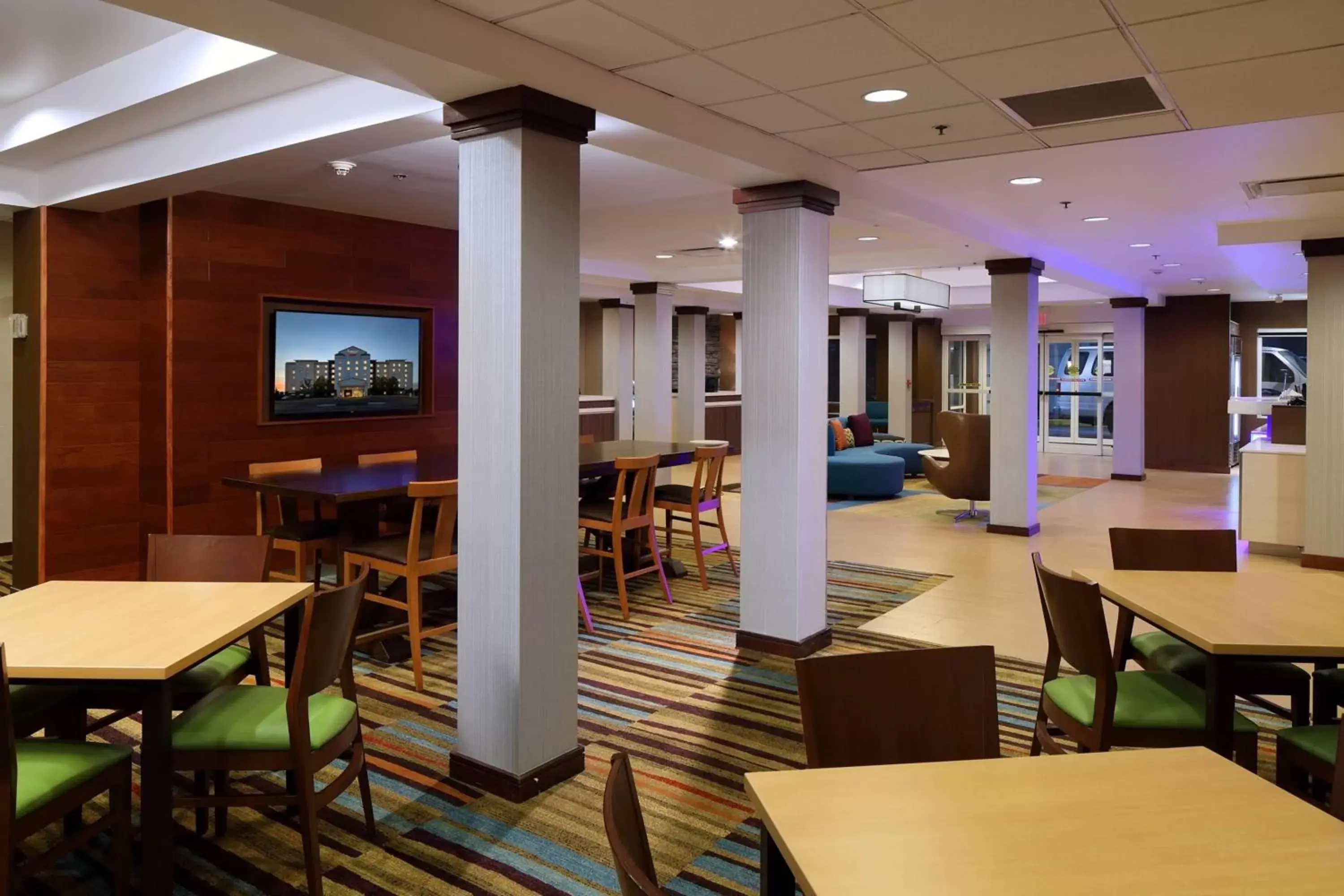 Restaurant/Places to Eat in Fairfield Inn & Suites by Marriott Newark Liberty International Airport