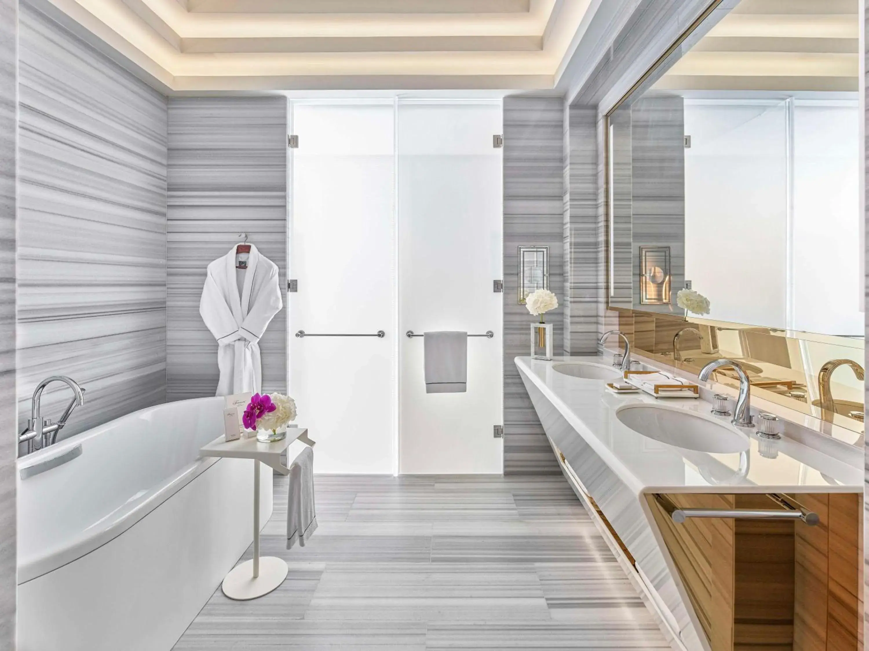 Bathroom, Kitchen/Kitchenette in Fairmont Doha