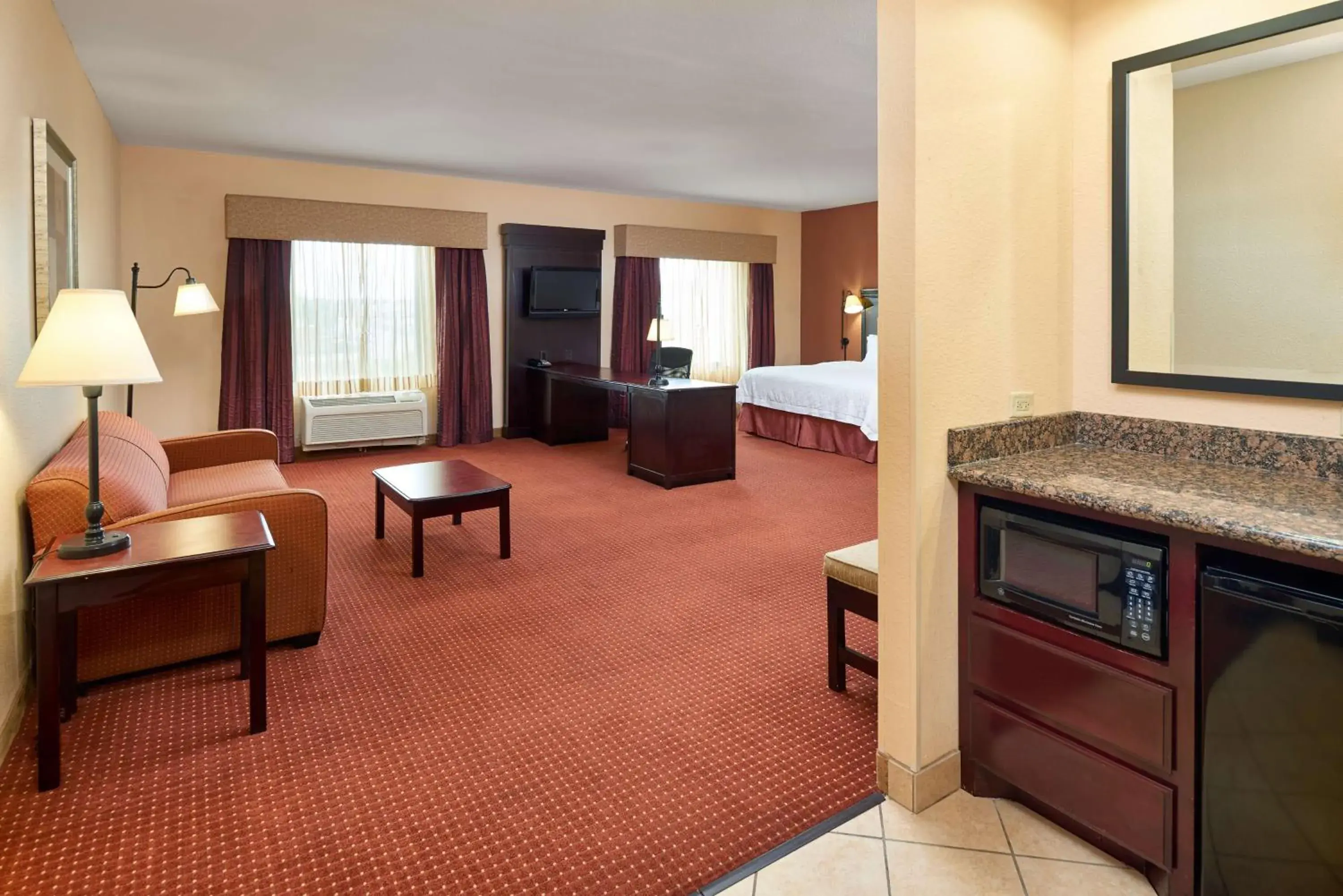 Bedroom, Seating Area in Hampton Inn & Suites Austin South Buda