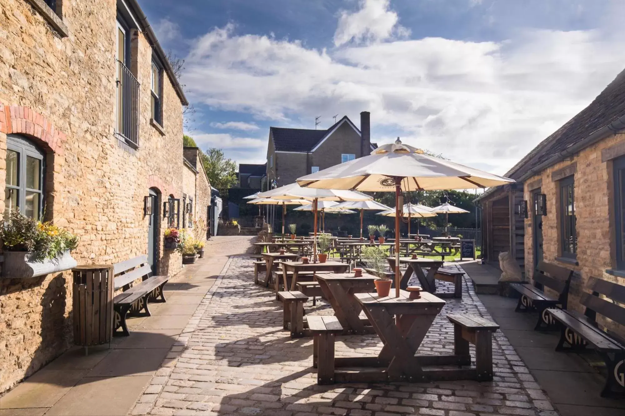 Garden, Restaurant/Places to Eat in The Royal Oak Tetbury