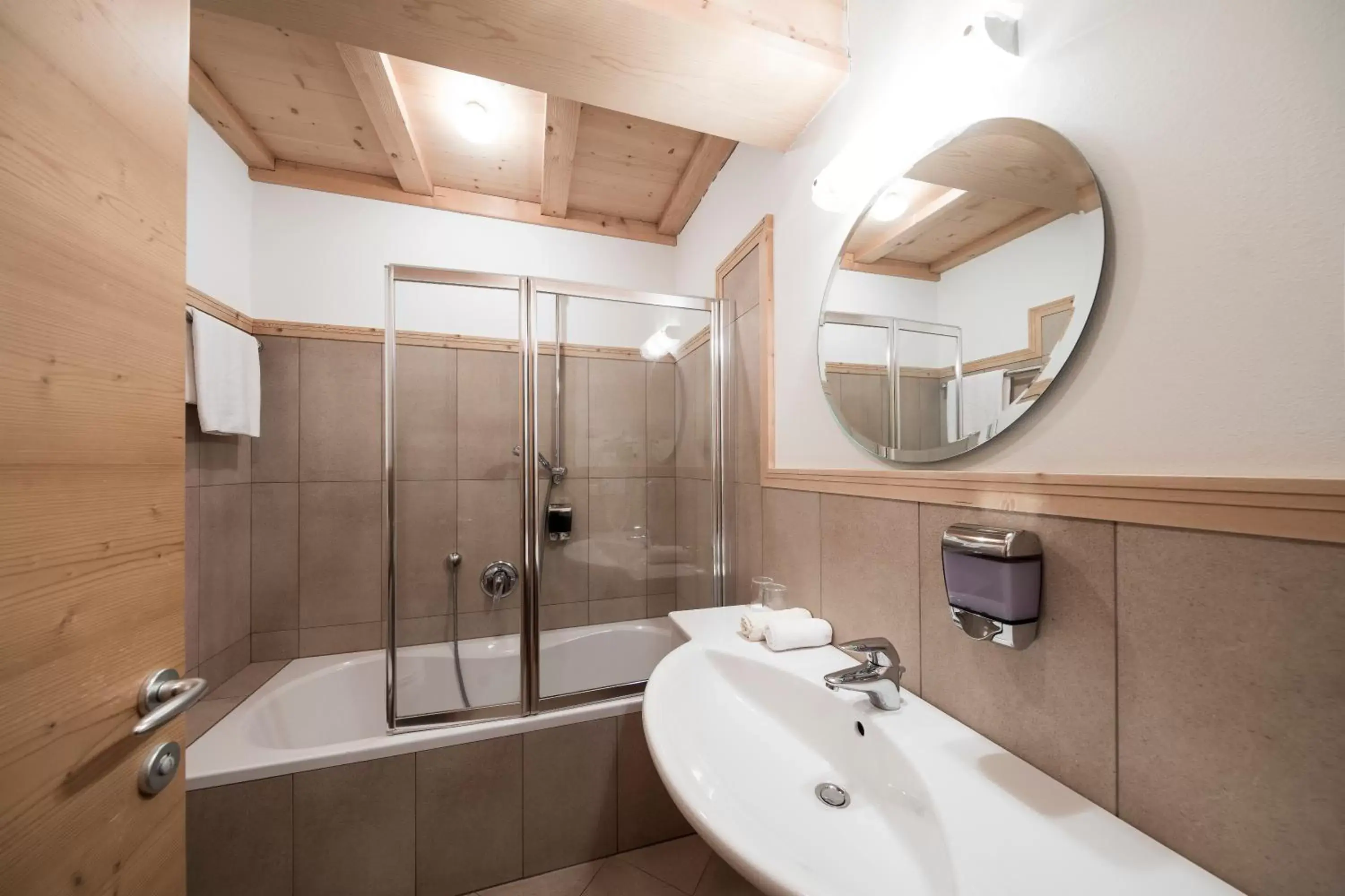 Bathroom in Hotel Alpenhof