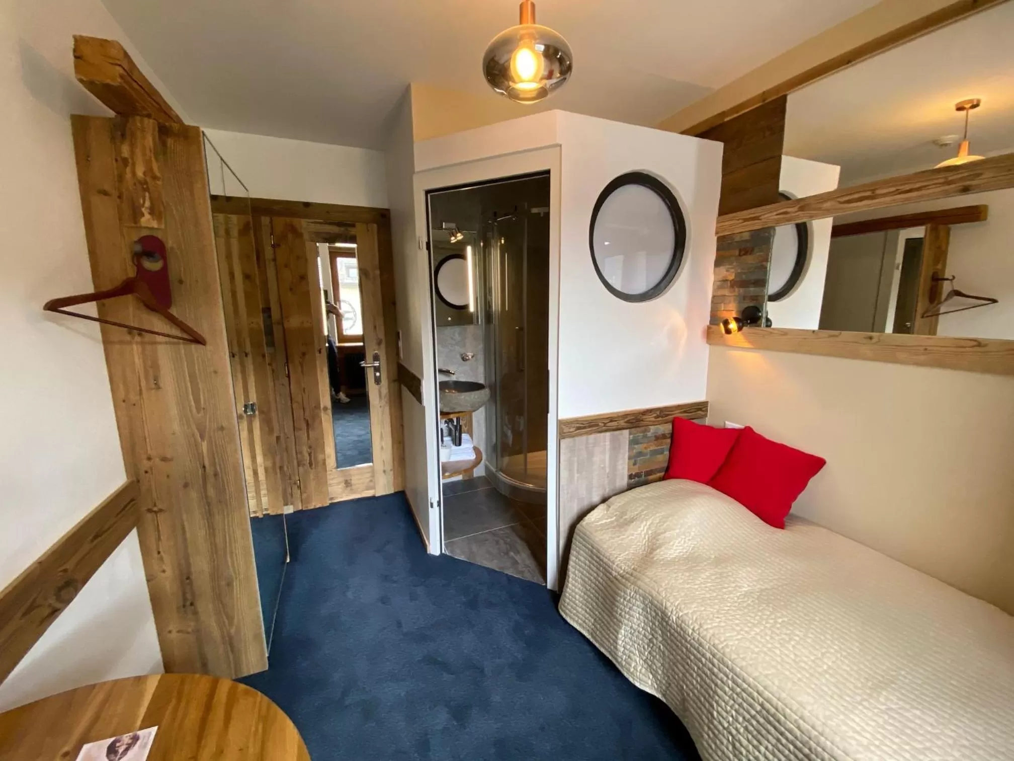 Bed in HOTEL de la Truite & SPA Le petit Nautilus