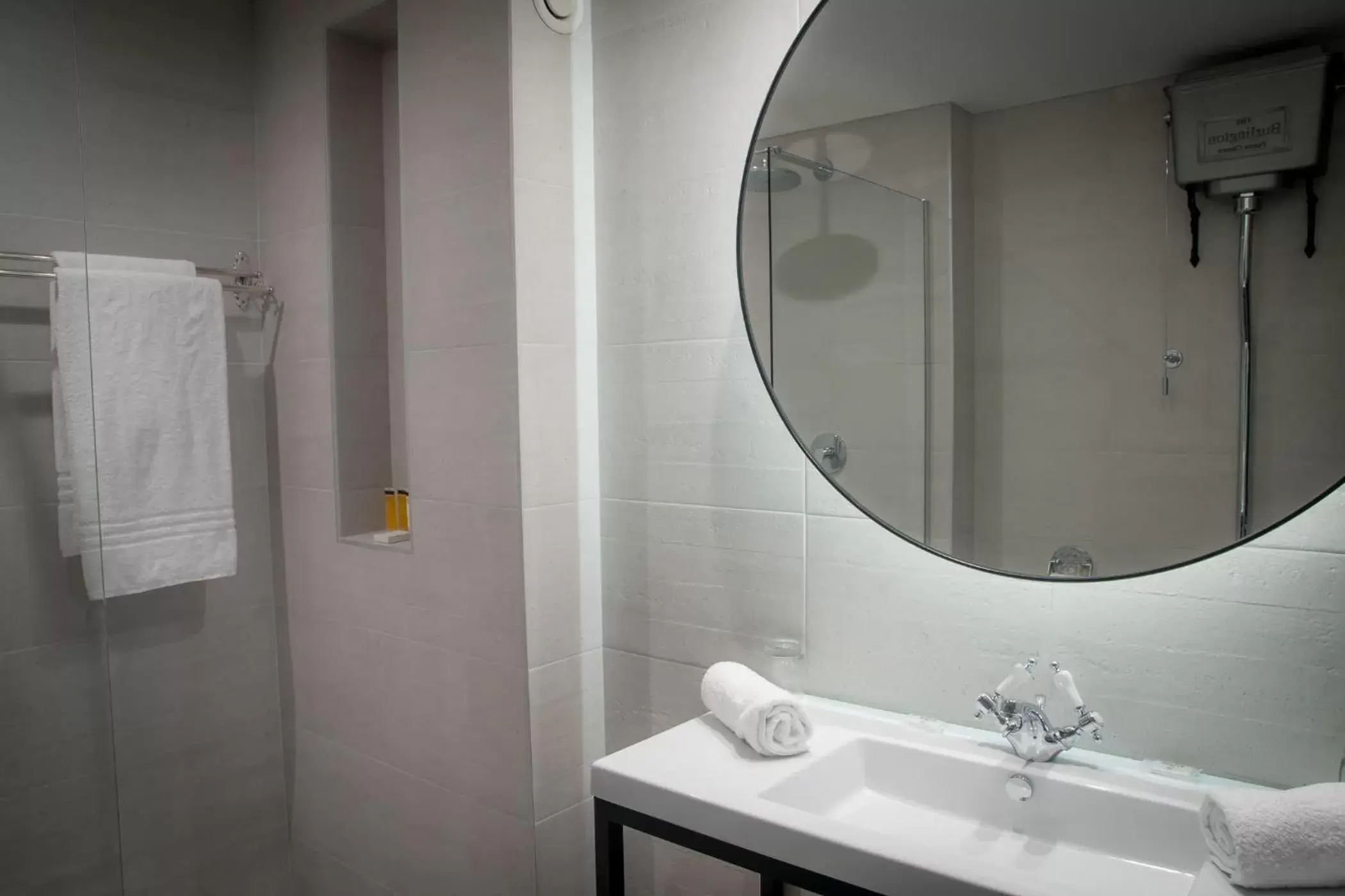 Shower, Bathroom in Oriel House Hotel