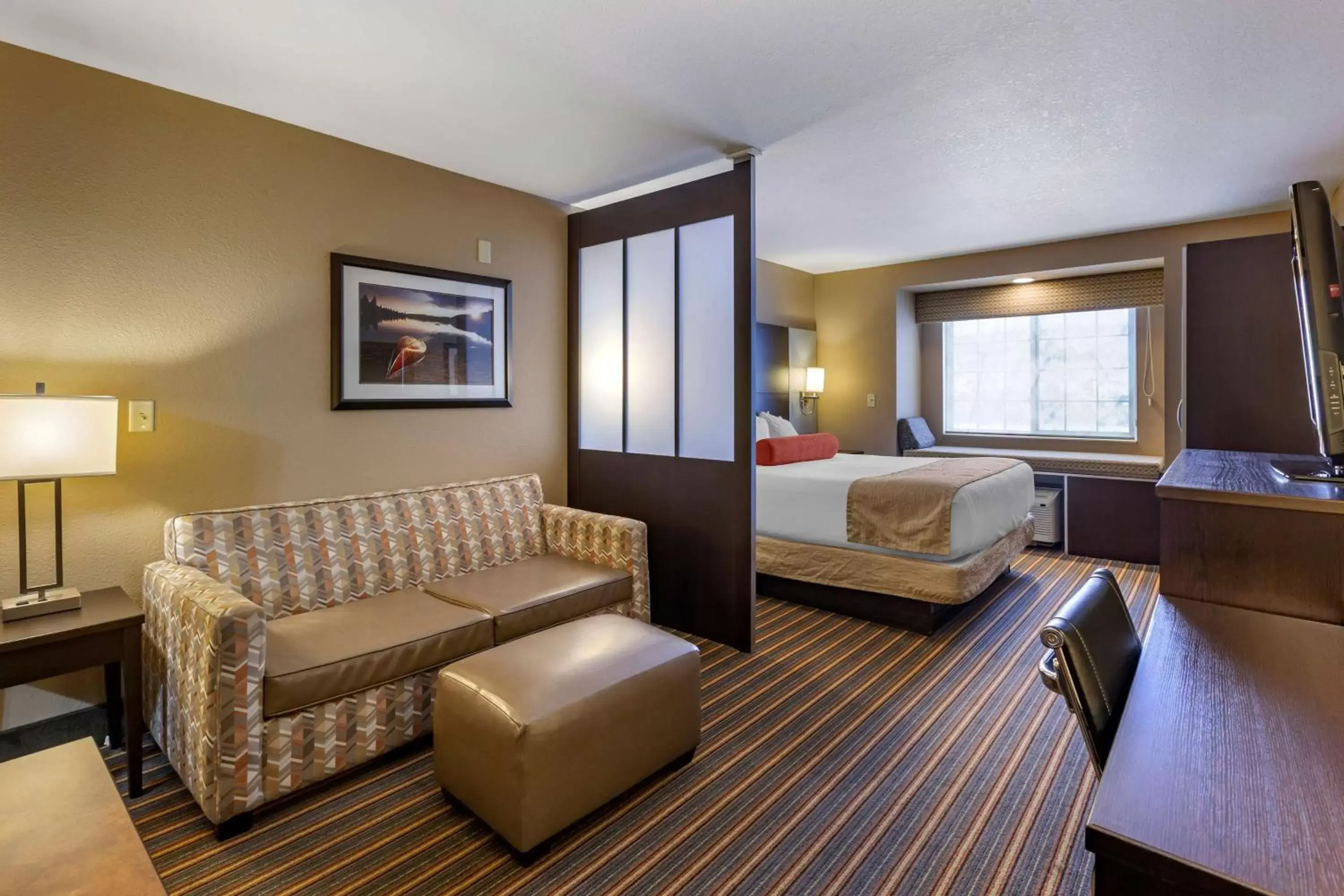 Bedroom, Seating Area in Best Western Plus Woodstock Inn & Suites