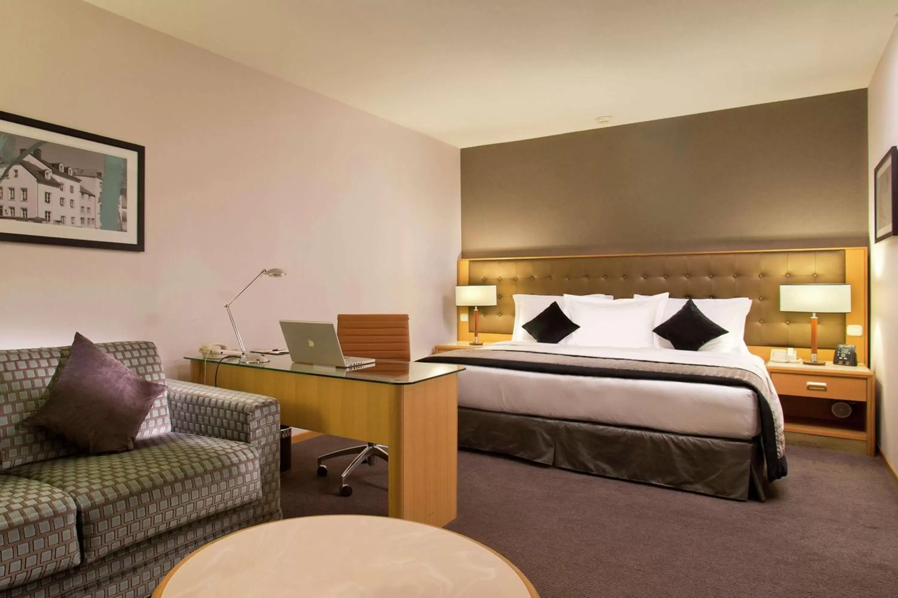 Bedroom, Bed in DoubleTree by Hilton Luxembourg