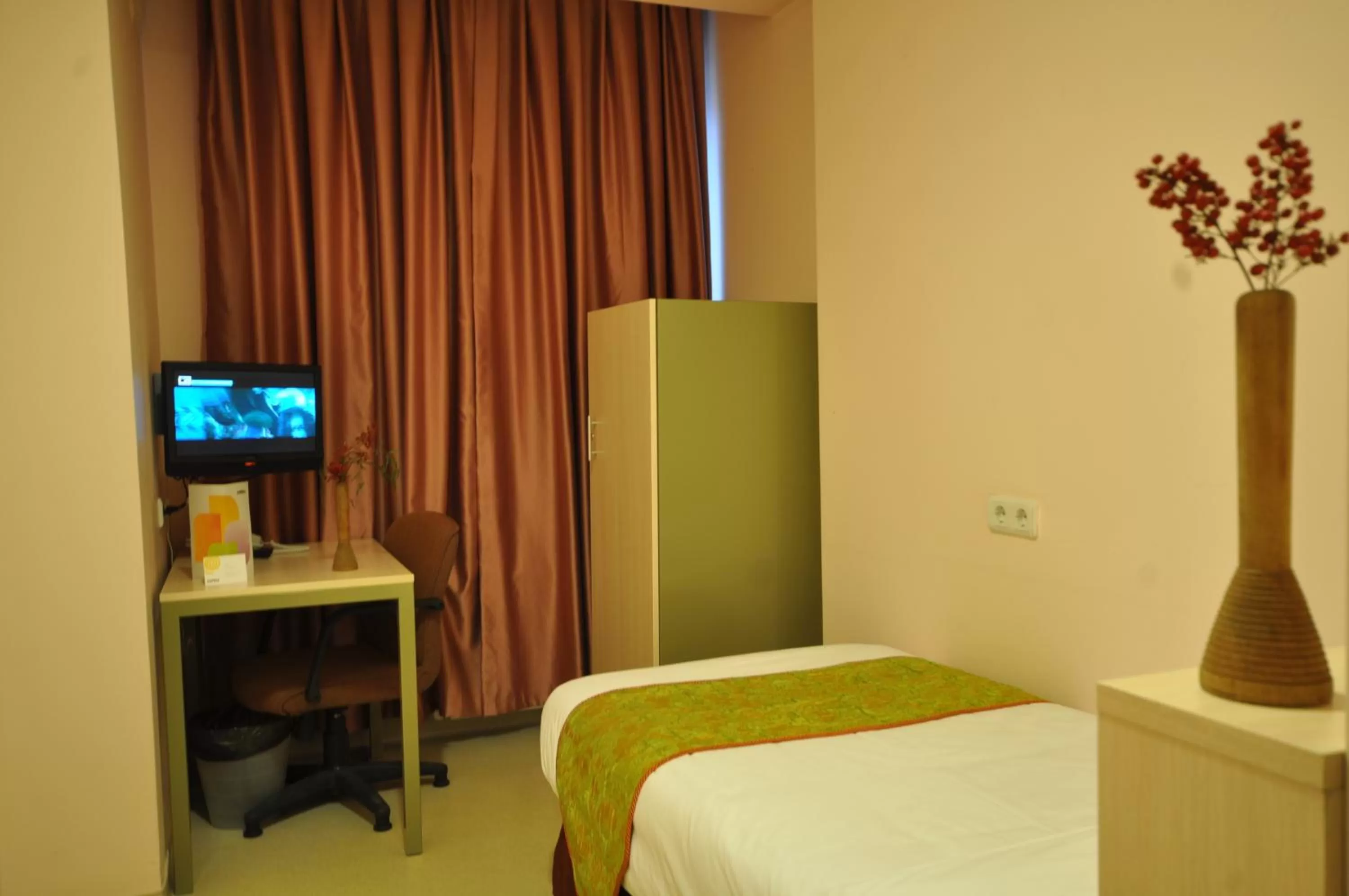 Photo of the whole room, Bed in Han Hotel