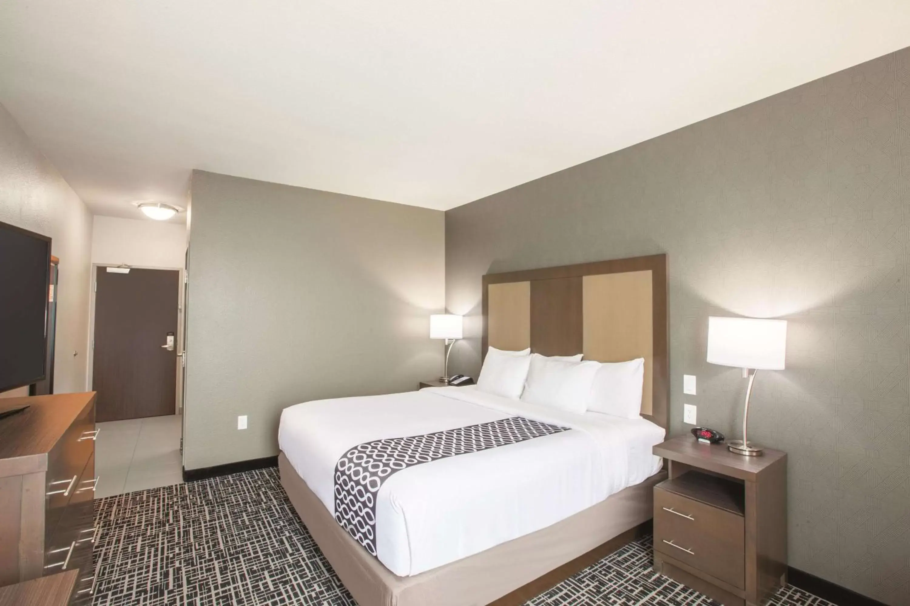 Photo of the whole room, Bed in La Quinta by Wyndham San Marcos Outlet Mall