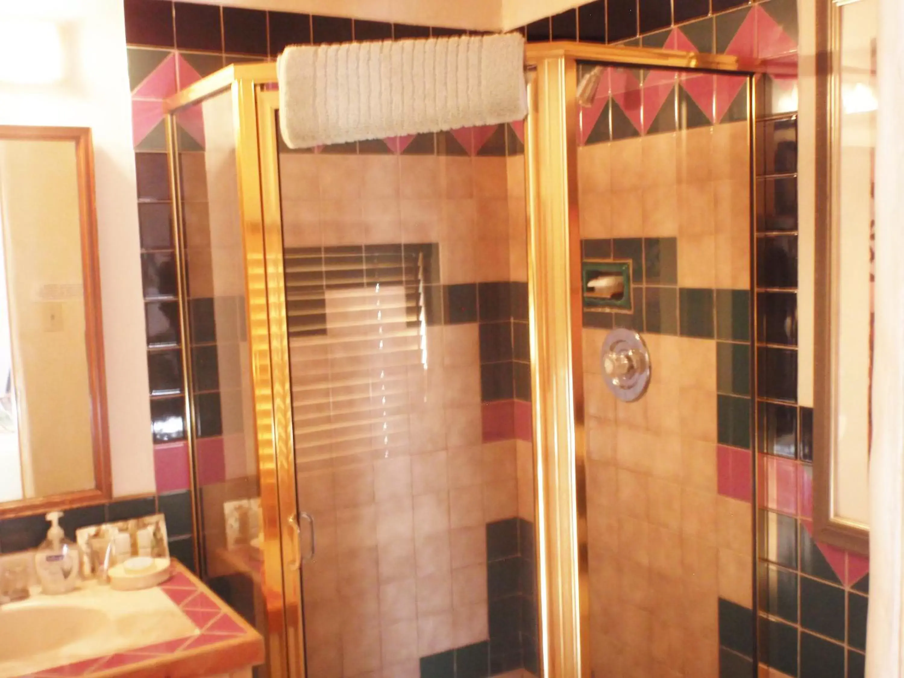 Shower, Bathroom in Touchstone Inn