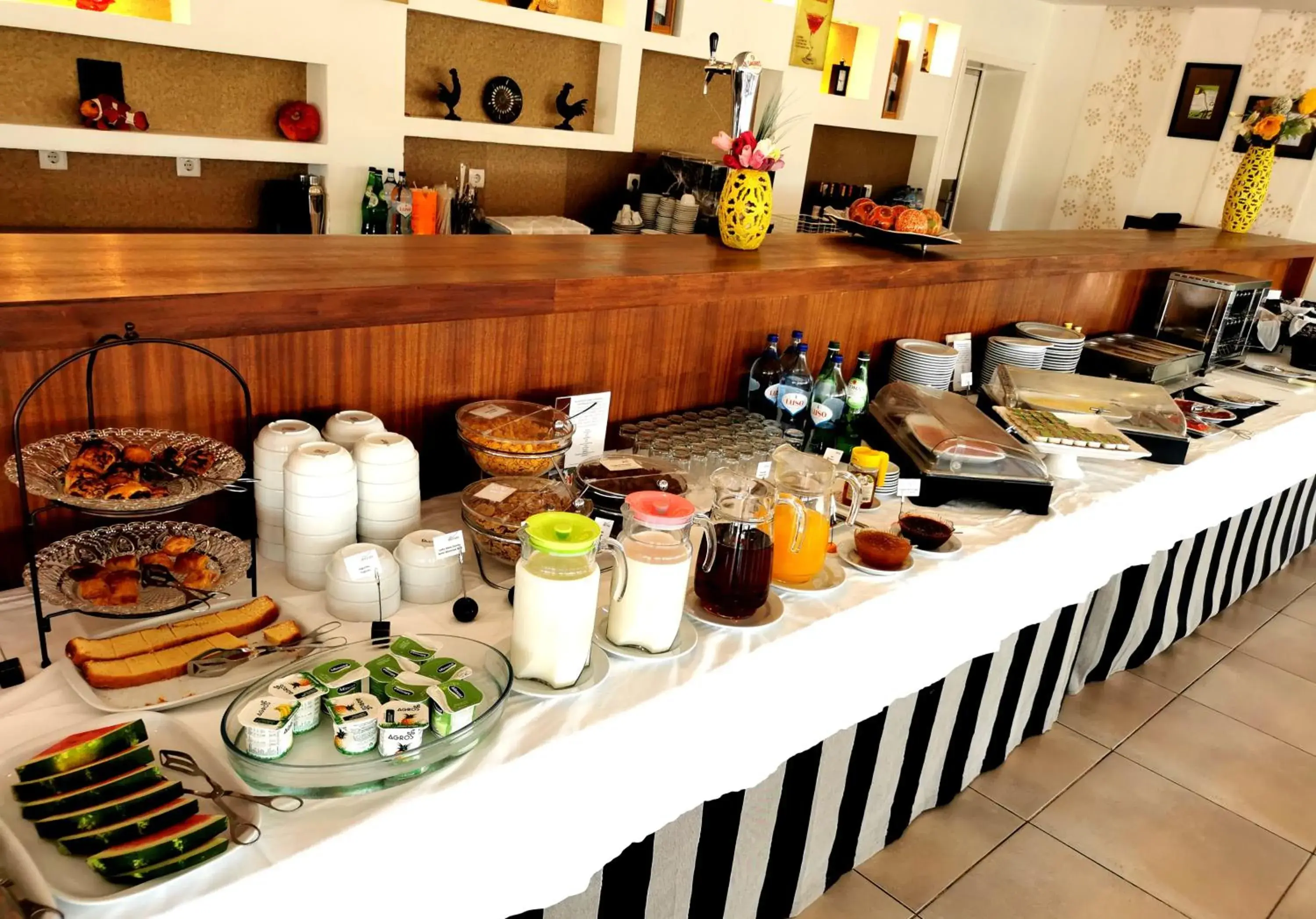 Buffet breakfast in Casa Do Vale Hotel