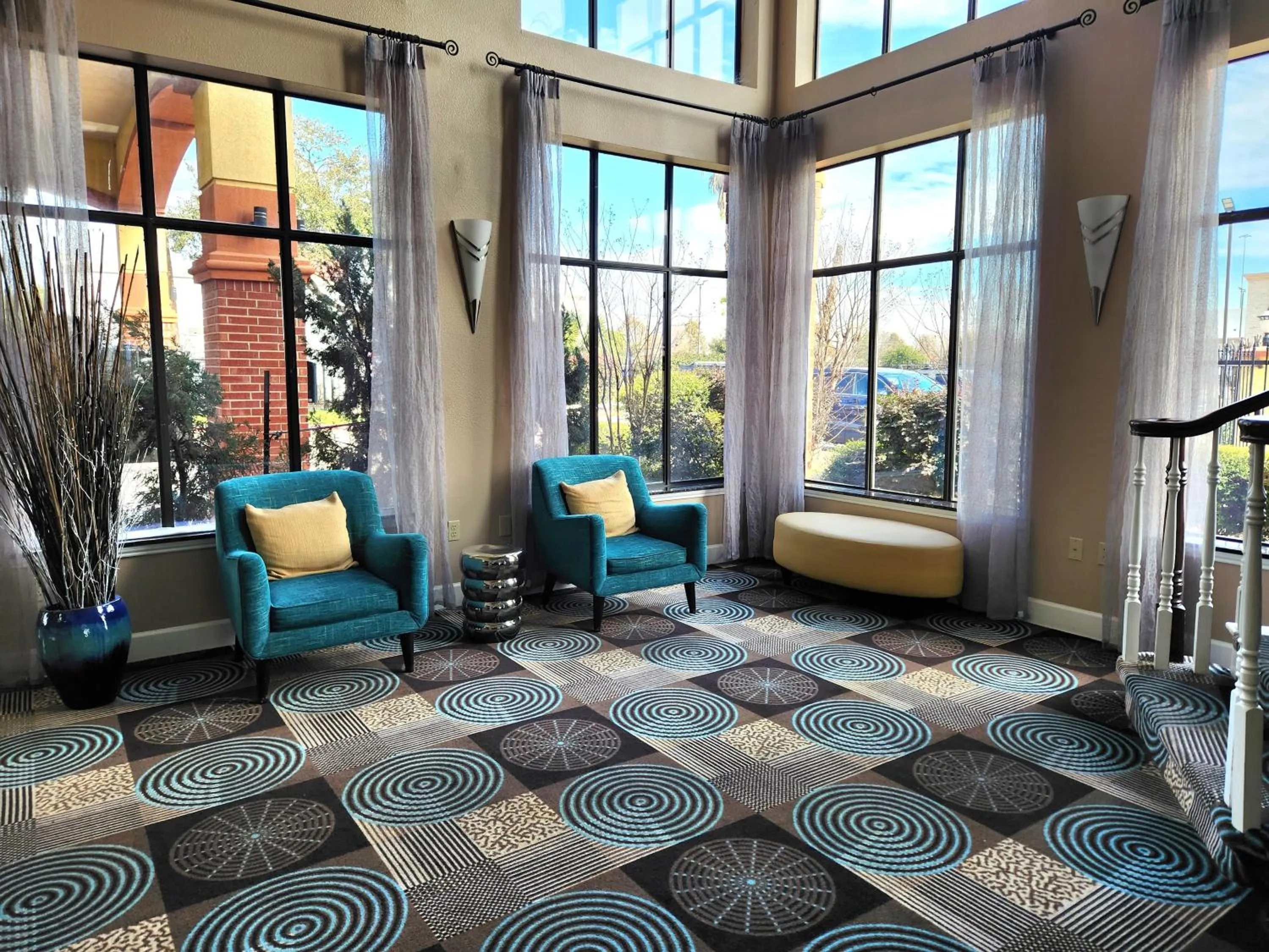 Lobby or reception in Days Inn & Suites by Wyndham Sam Houston Tollway