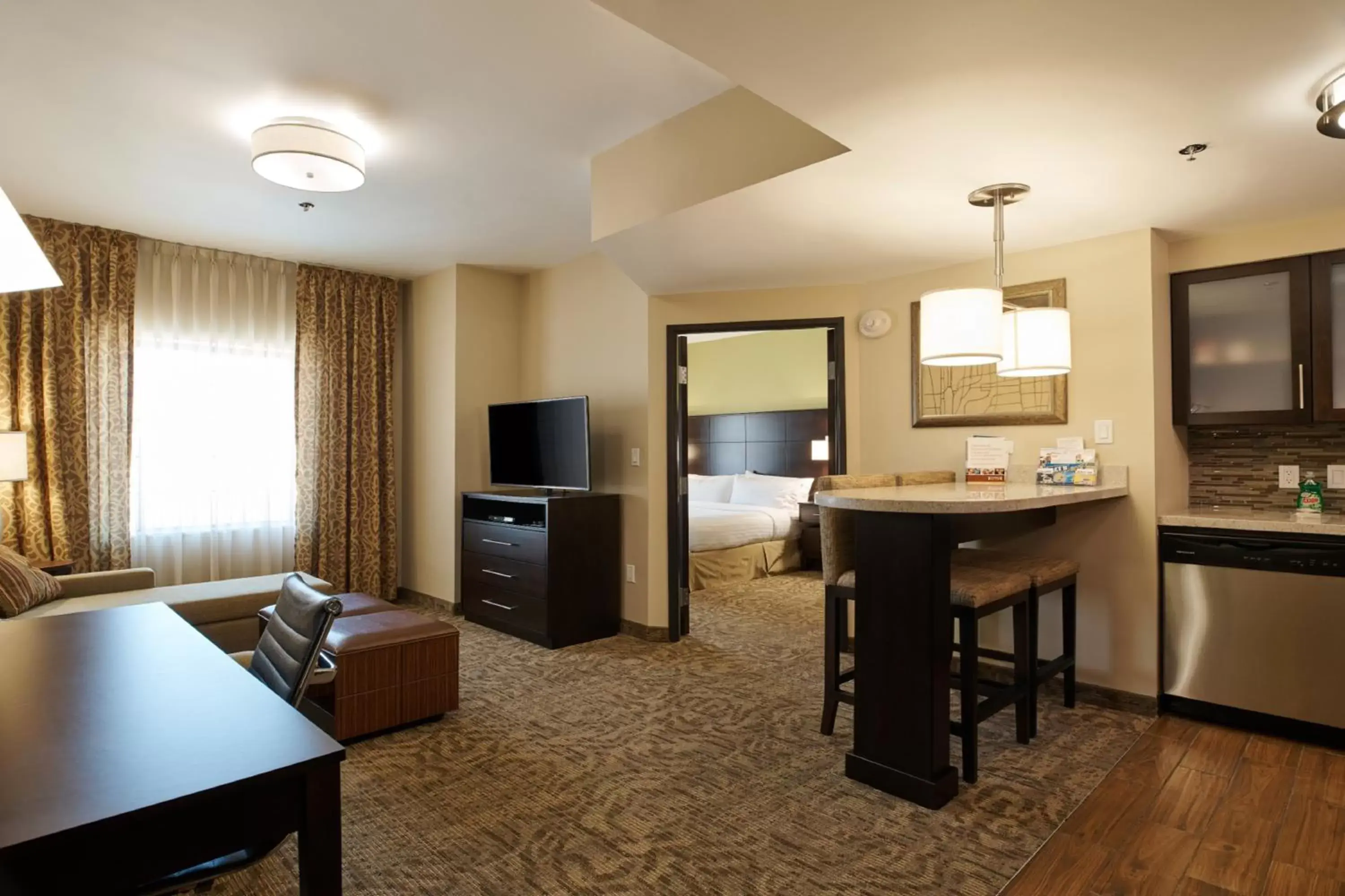 Photo of the whole room, TV/Entertainment Center in Staybridge Suites Chihuahua, an IHG Hotel