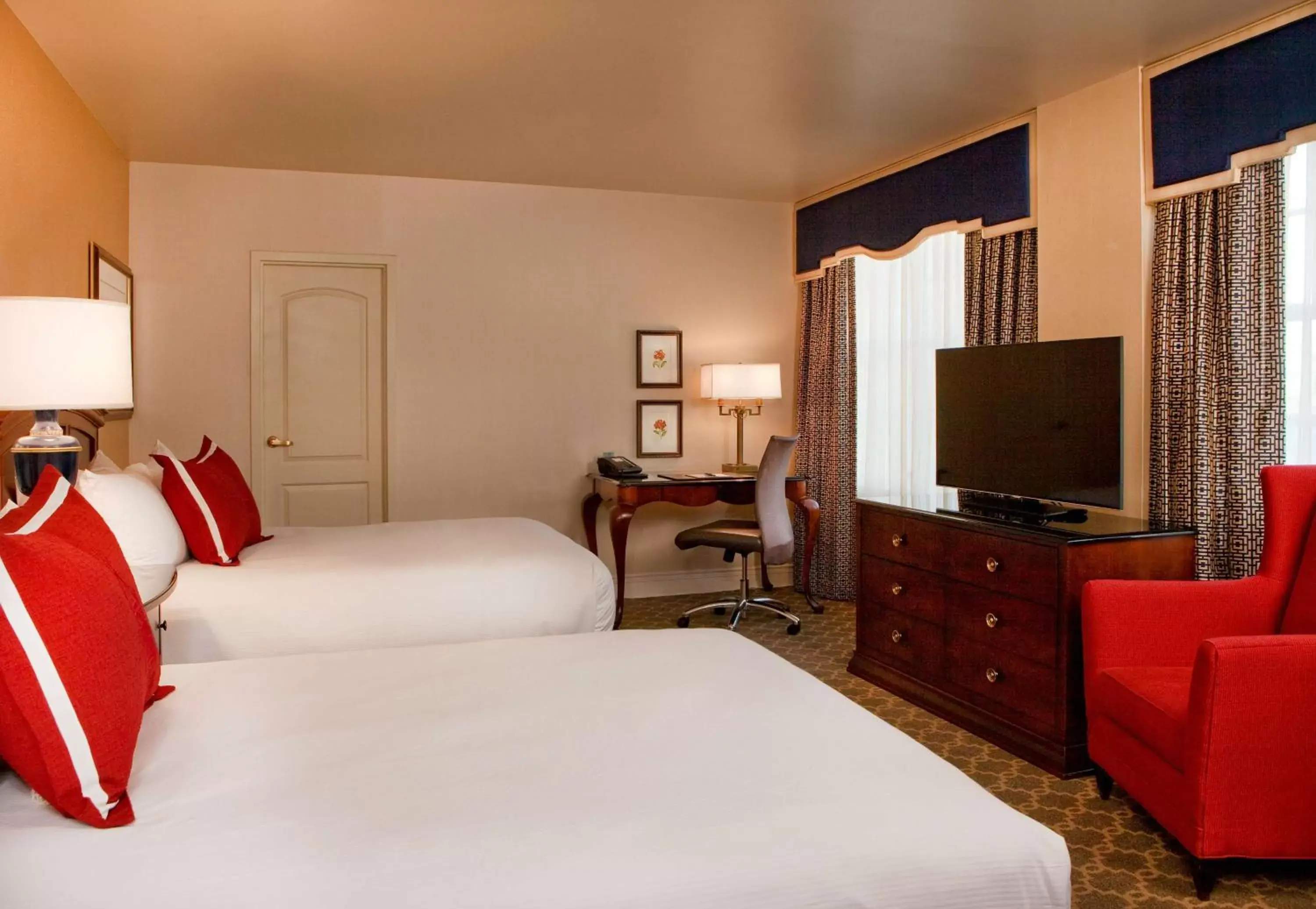 Bed in Hotel Roanoke & Conference Center, Curio Collection by Hilton