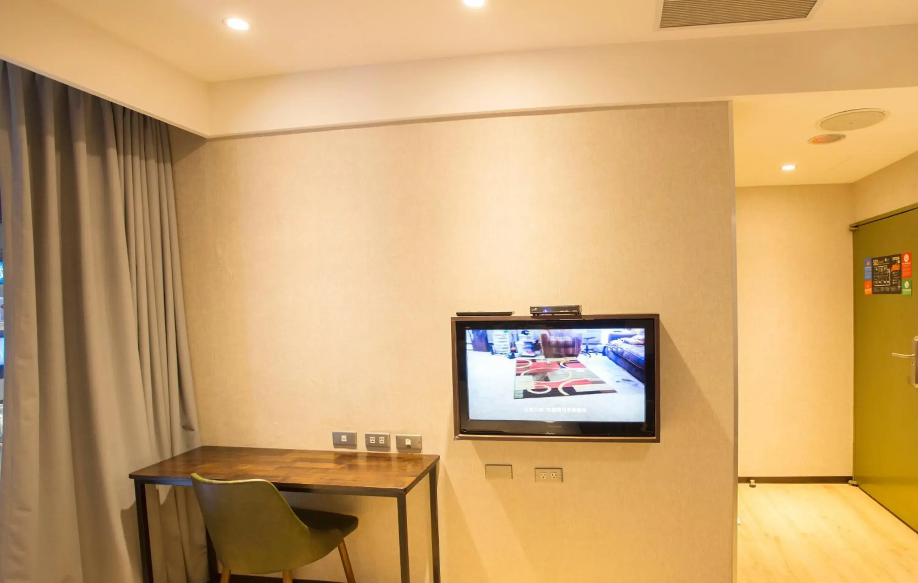 TV/Entertainment Center in Just Live Inn-Taipei Station