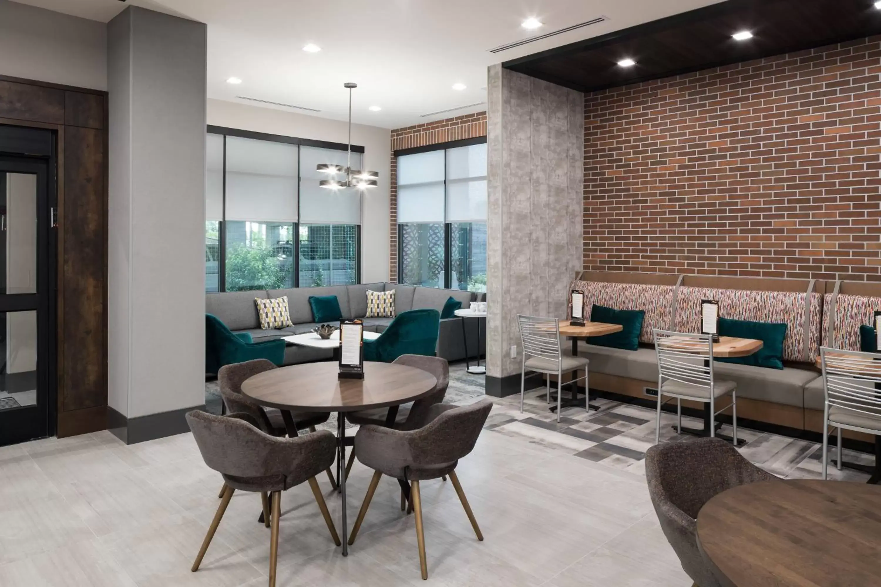 Lobby or reception in Courtyard by Marriott Houston Heights/I-10