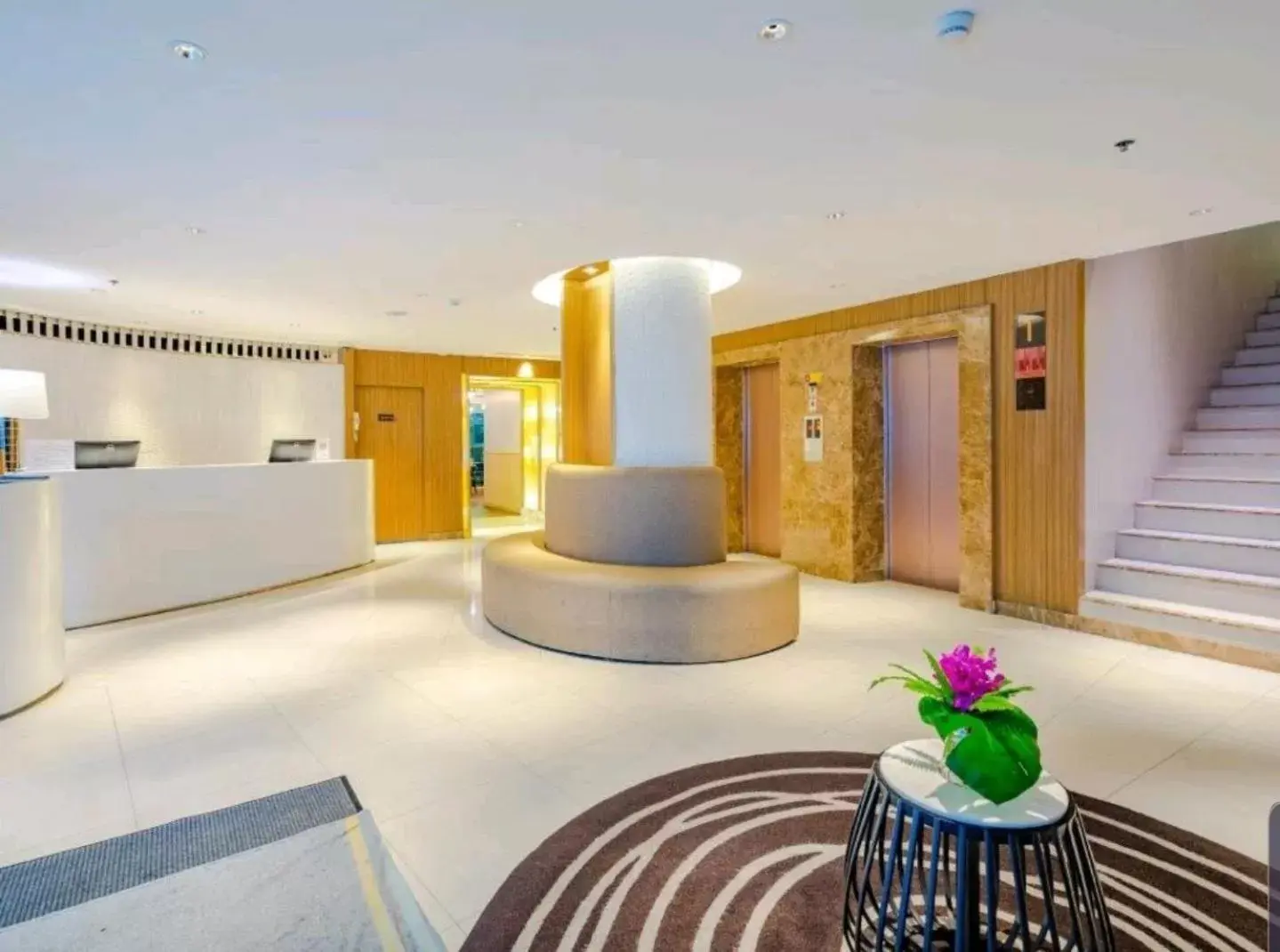 Lobby or reception in Citrus Sukhumvit 11 by Compass Hospitality