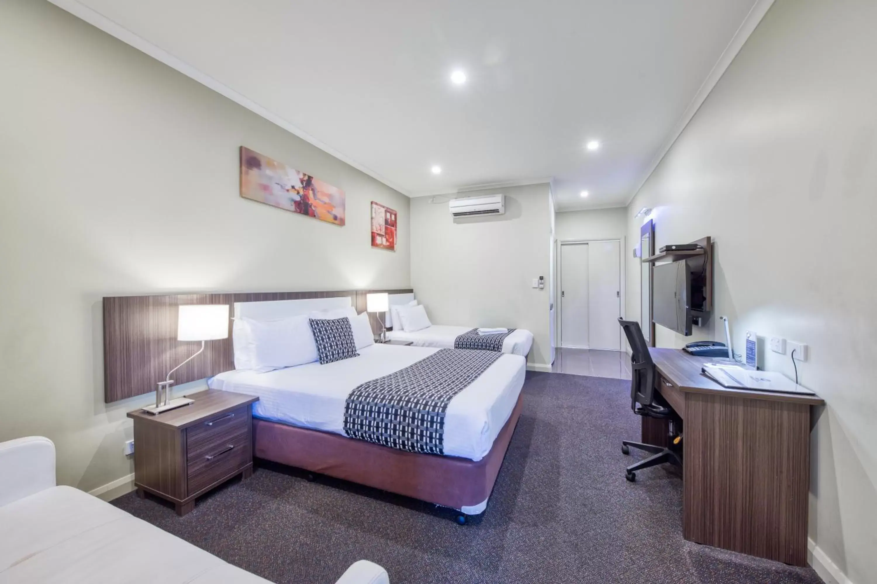 Bed in Best Western Melbourne Airport