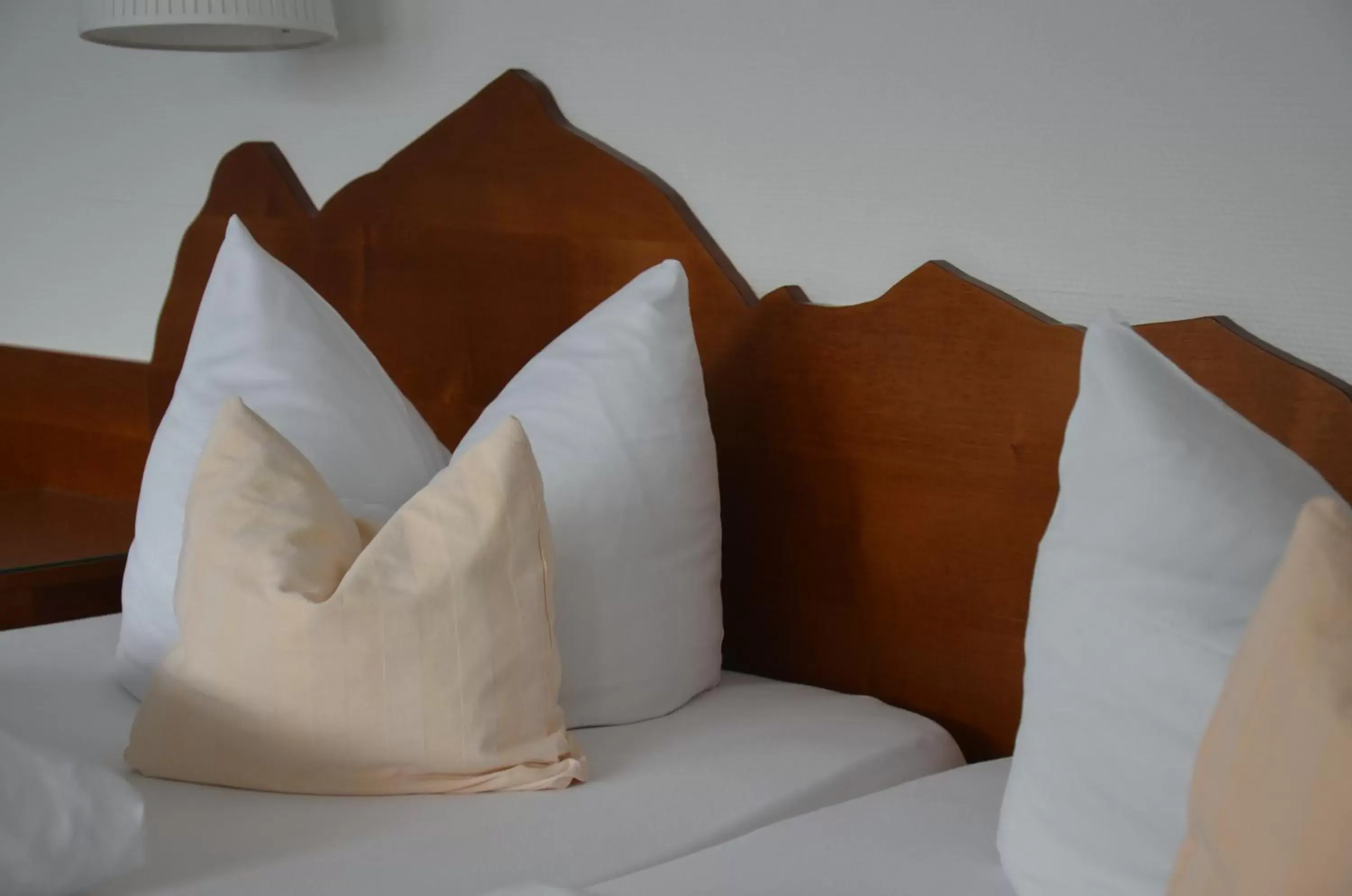 Bed in Hotel Rheinischer Hof Bed in Hotel Rheinischer Hof