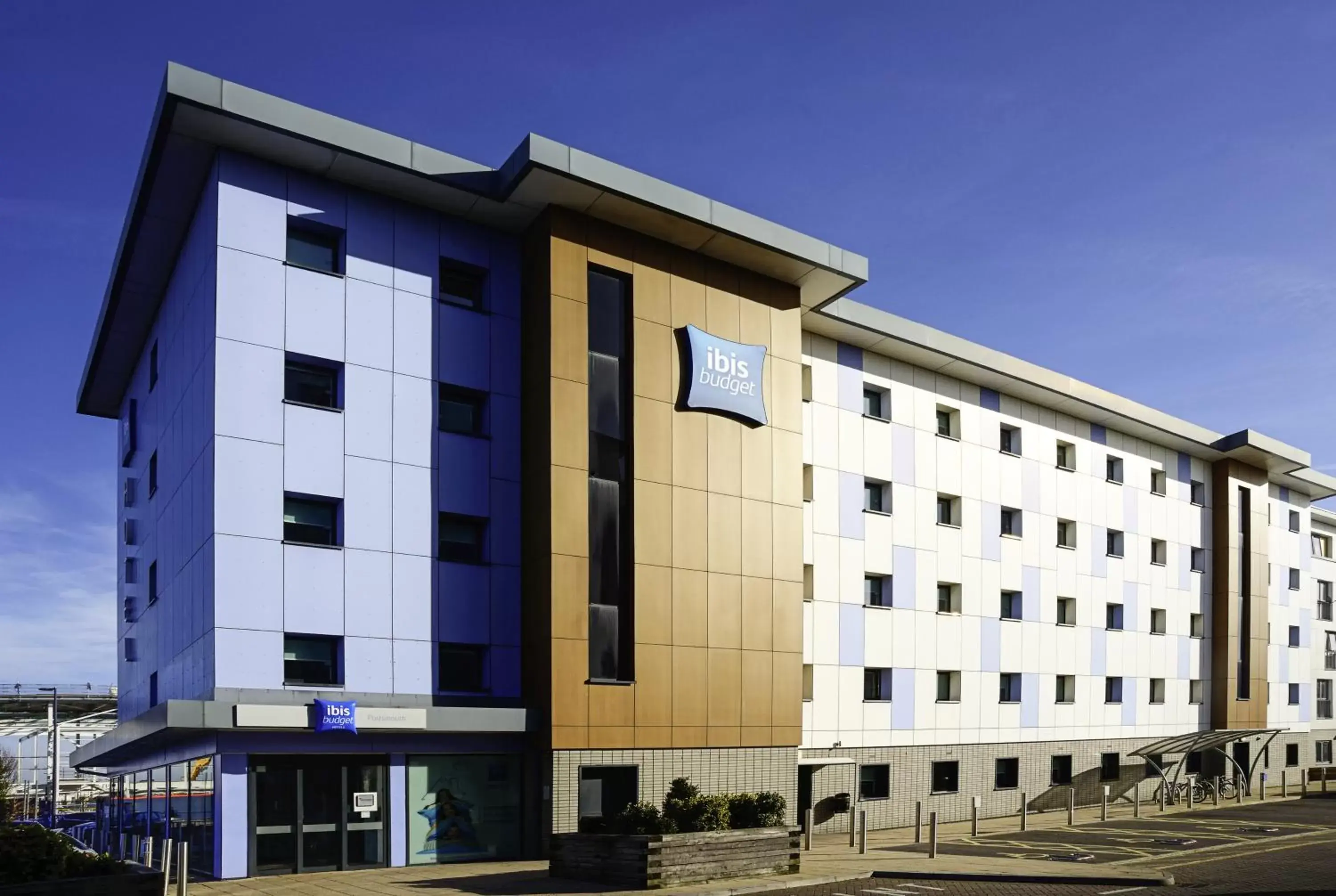 Property Building in Ibis Budget Portsmouth