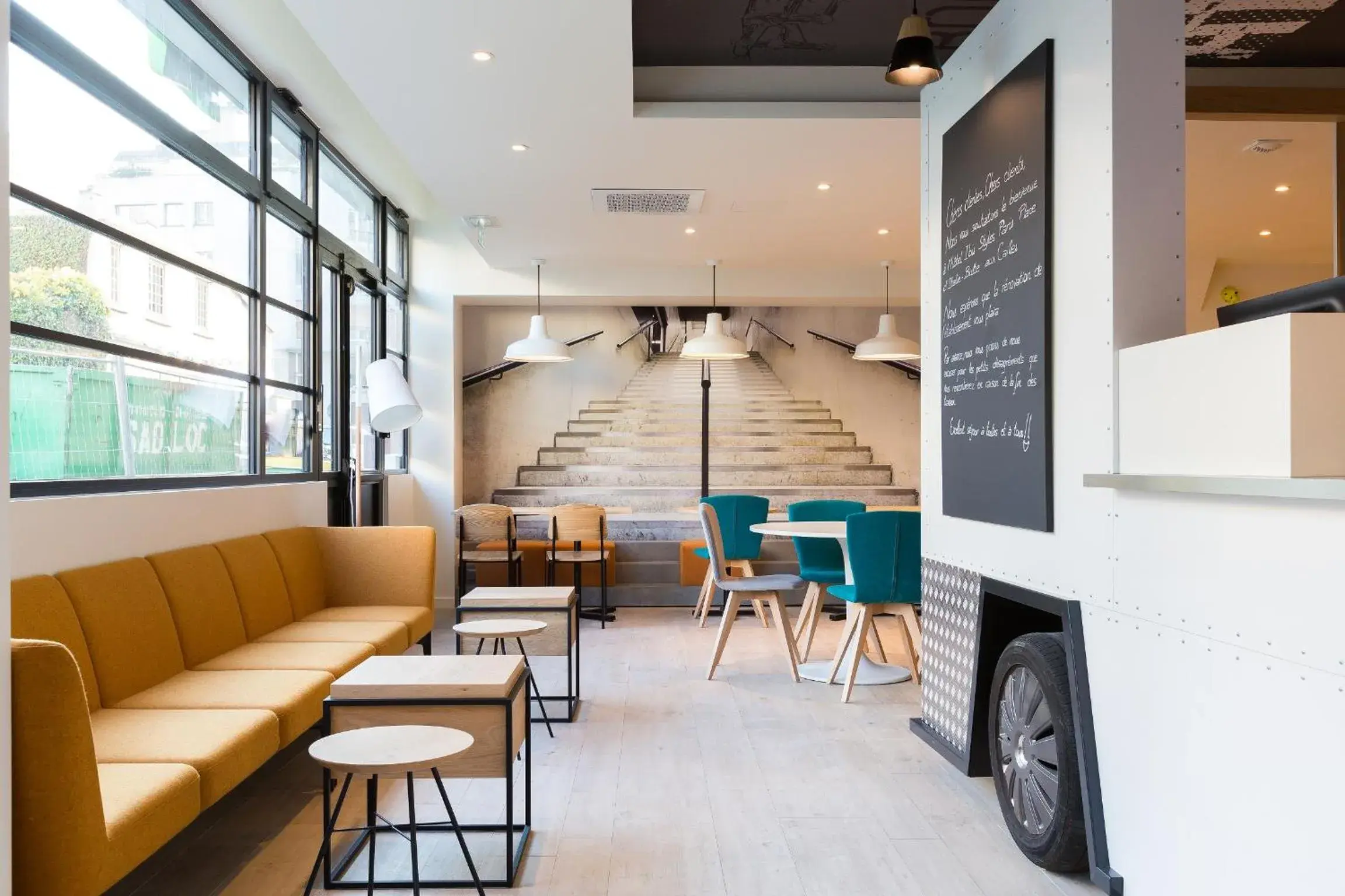 Lobby or reception in Ibis Styles Paris Place d'Italie - Butte Aux Cailles Lobby or reception in Ibis Styles Paris Place d'Italie - Butte Aux Cailles