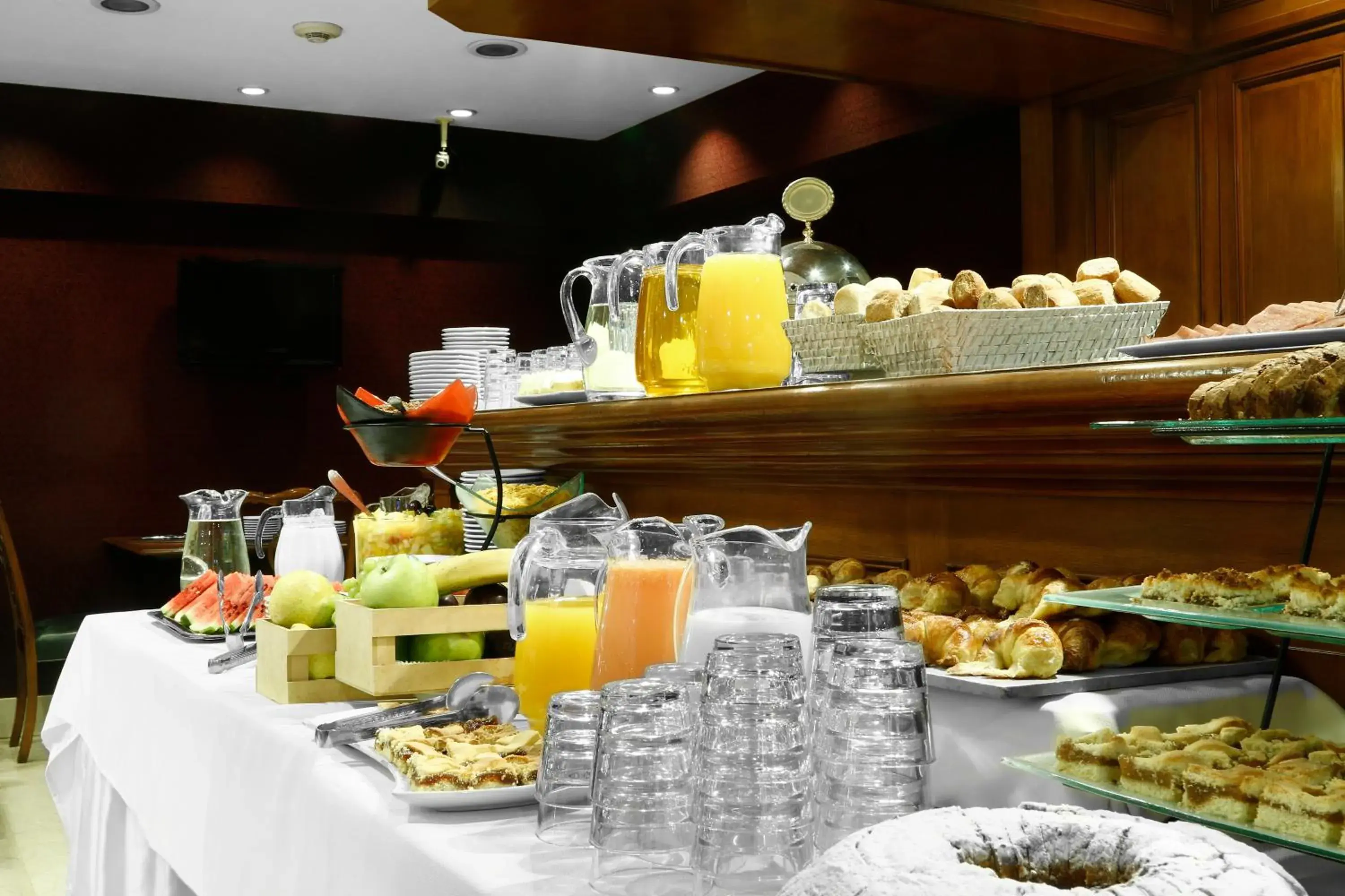 Buffet breakfast in Americas Towers Hotel