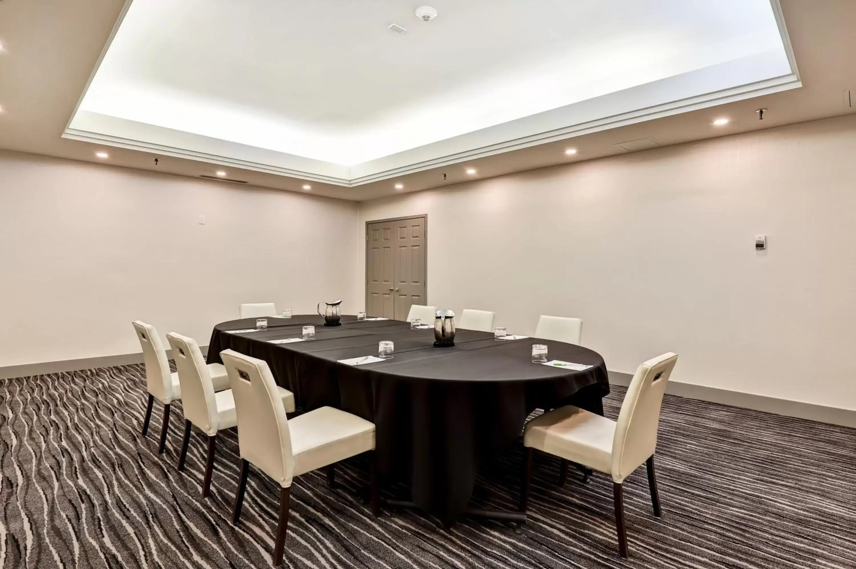 Meeting/conference room in Holiday Inn - Ottawa Dwtn - Parliament Hill, an IHG Hotel