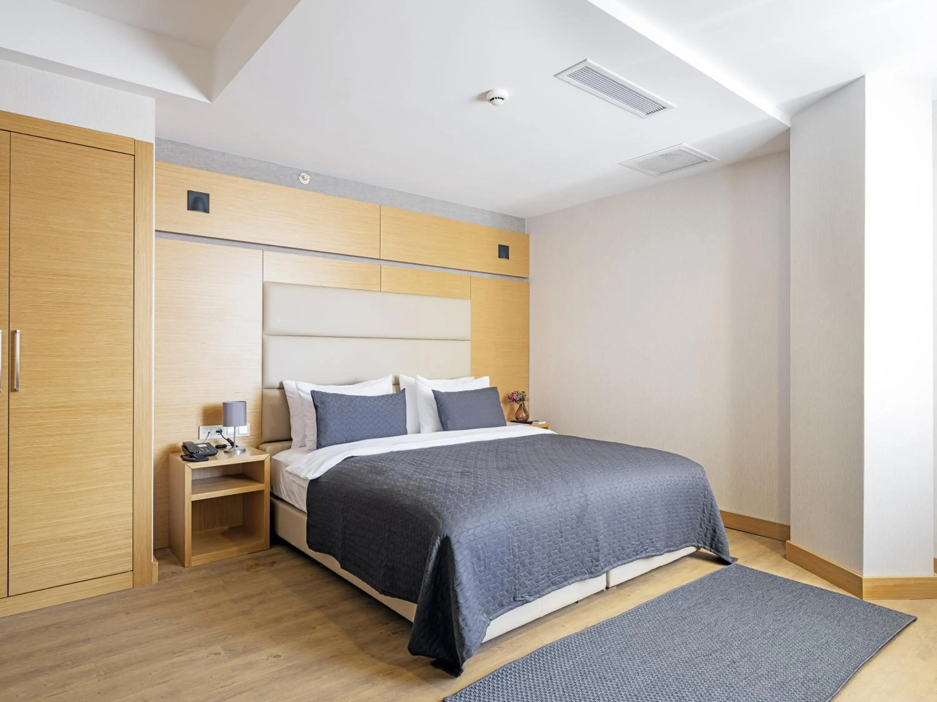 Bedroom, Bed in Merlin Hotel İstanbul
