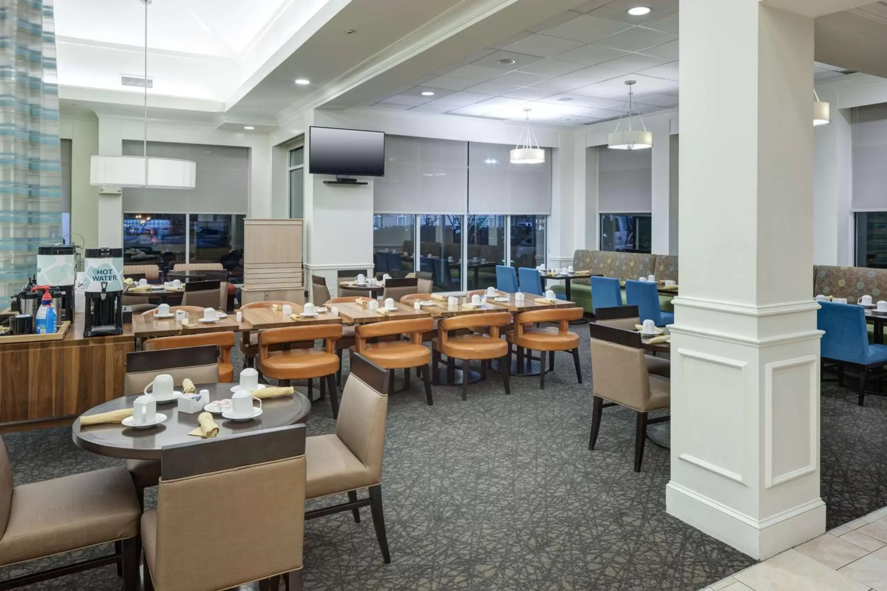 Dining area, Restaurant/Places to Eat in Hilton Garden Inn Savannah Airport