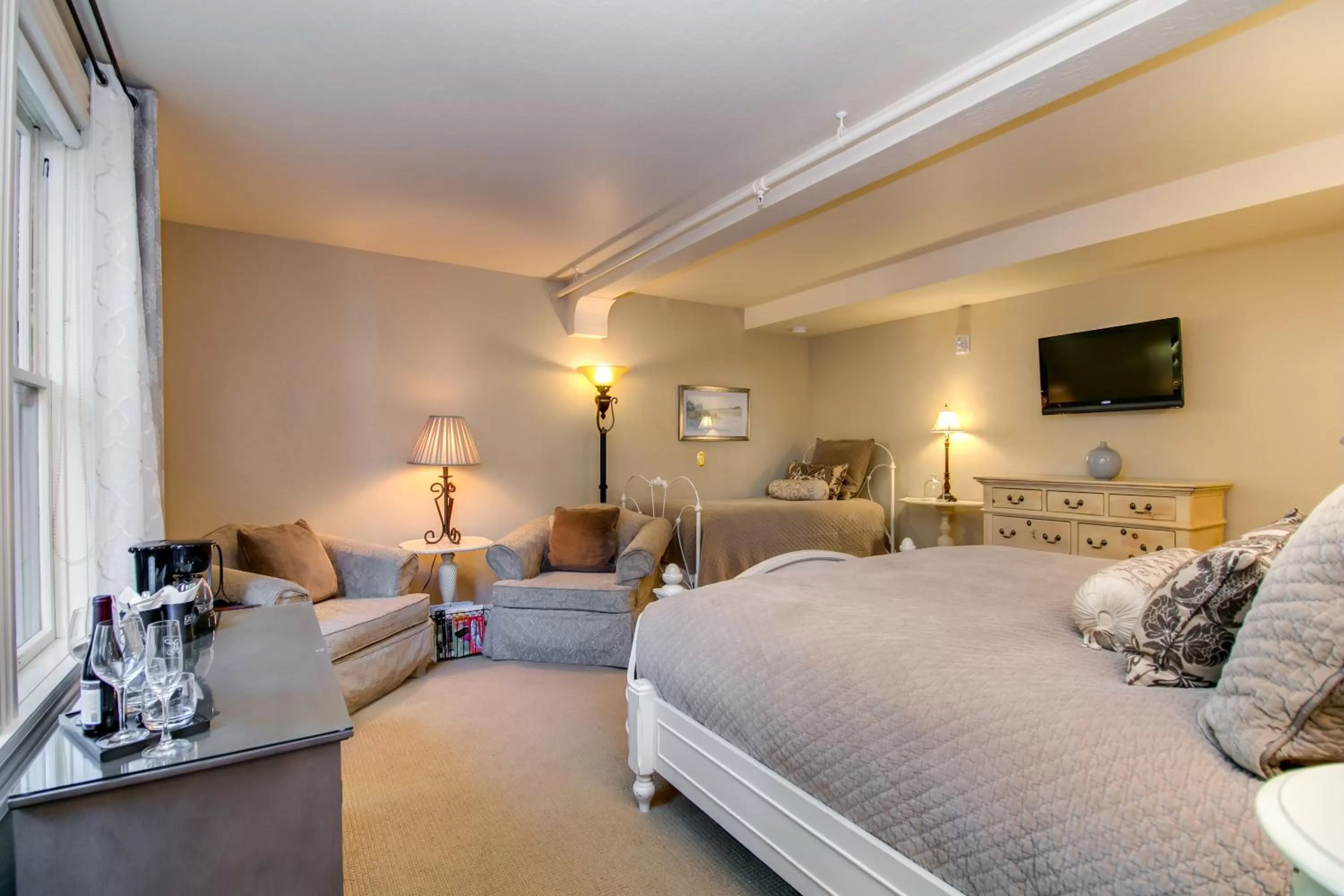 Bed in Winchester Inn