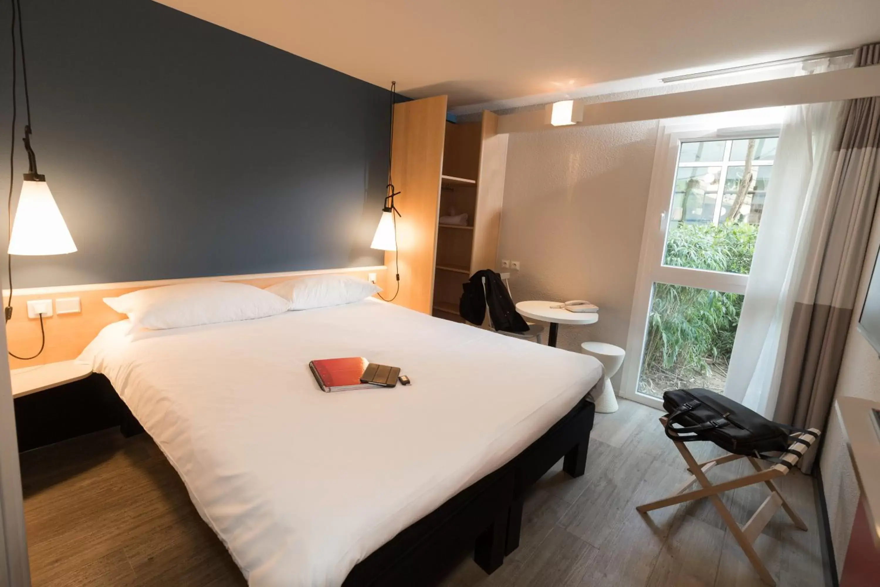 Bathroom, Bed in ibis Nantes Saint Herblain