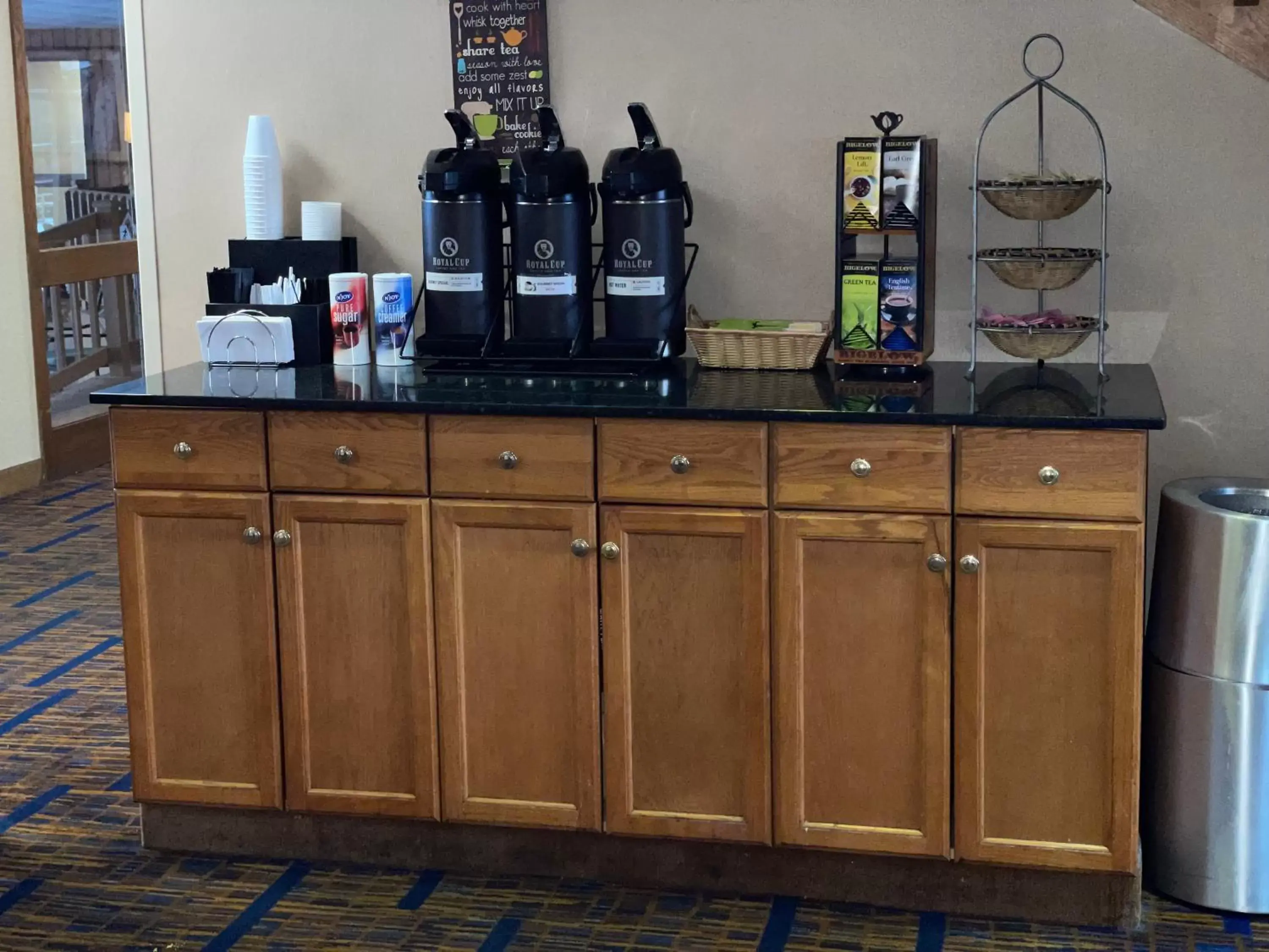 Coffee/tea facilities in Clarion Inn Merrillville