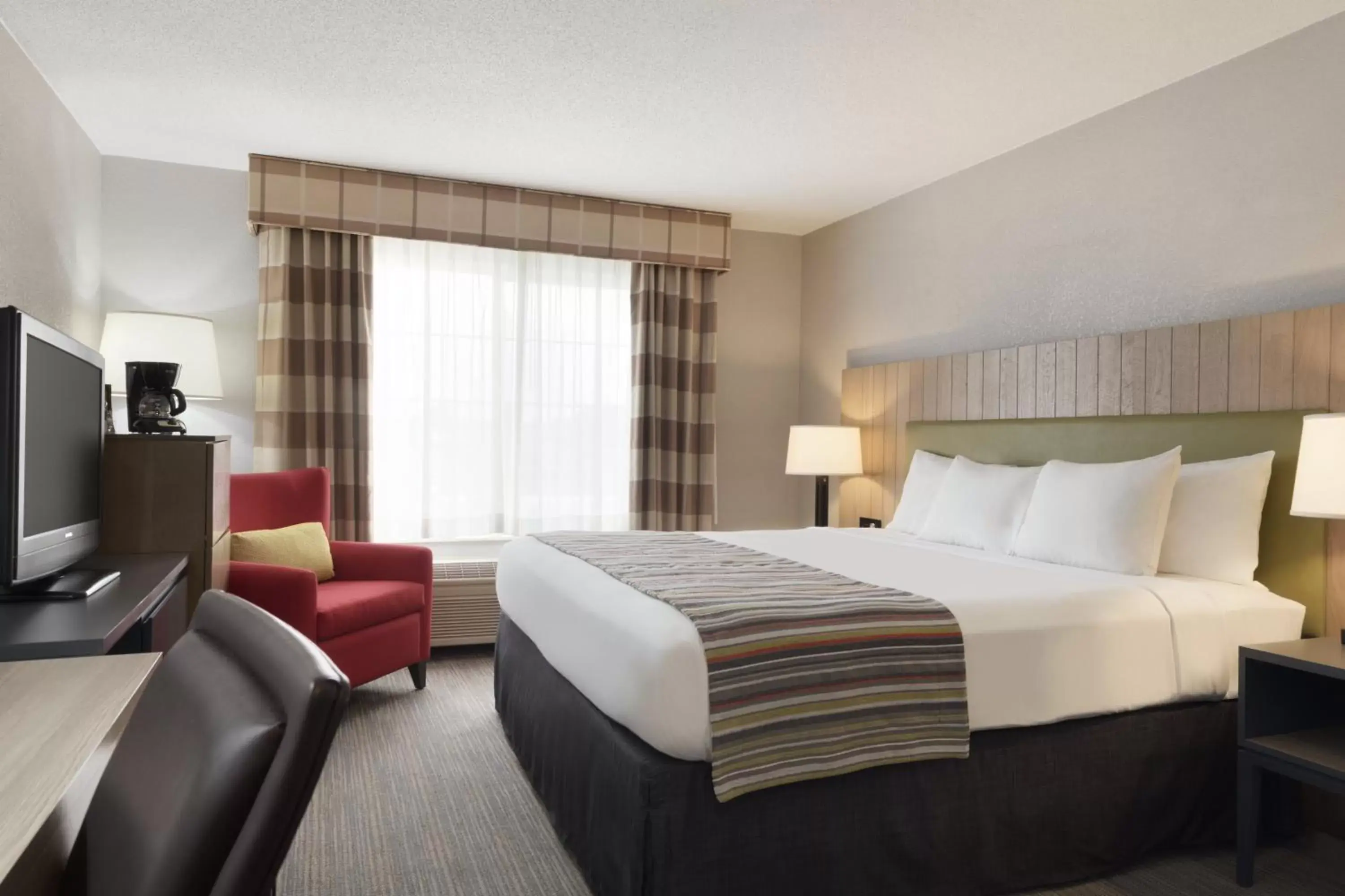 Bed, Room Photo in Country Inn & Suites by Radisson, Minneapolis/Shakopee, MN