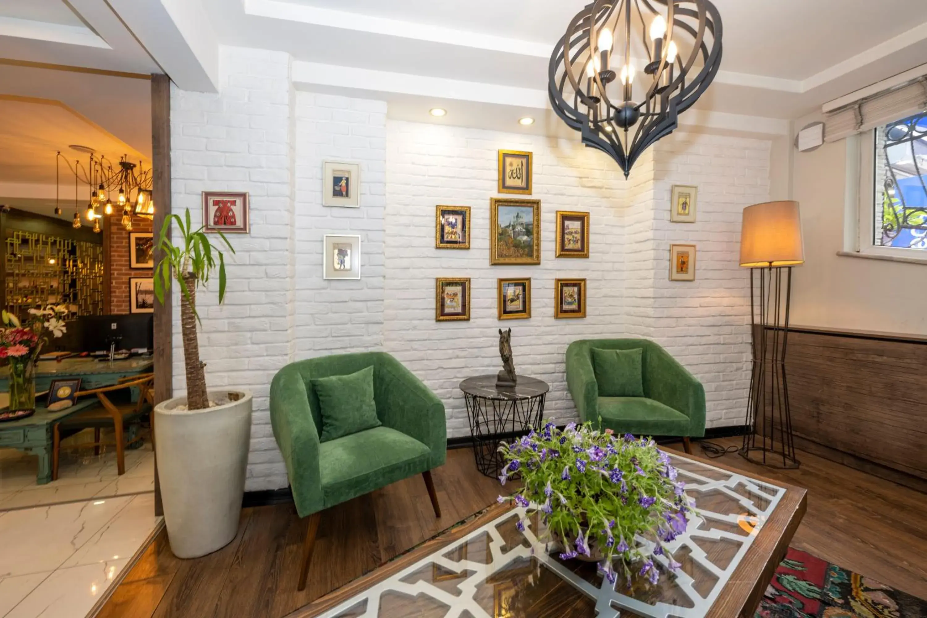 Seating area, Lobby/Reception in The Marions Suite