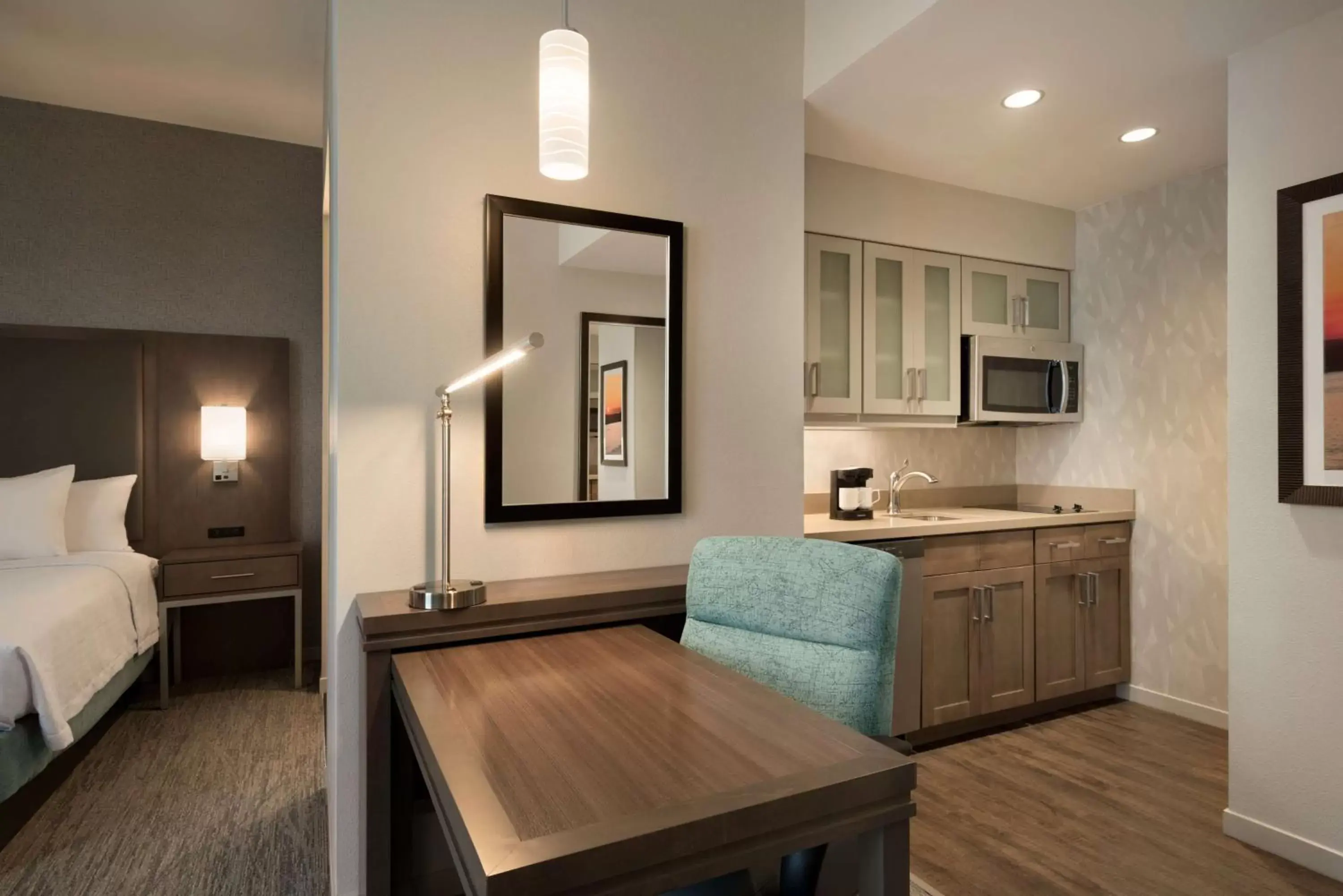 Bedroom, Kitchen/Kitchenette in Homewood Suites By Hilton Southaven
