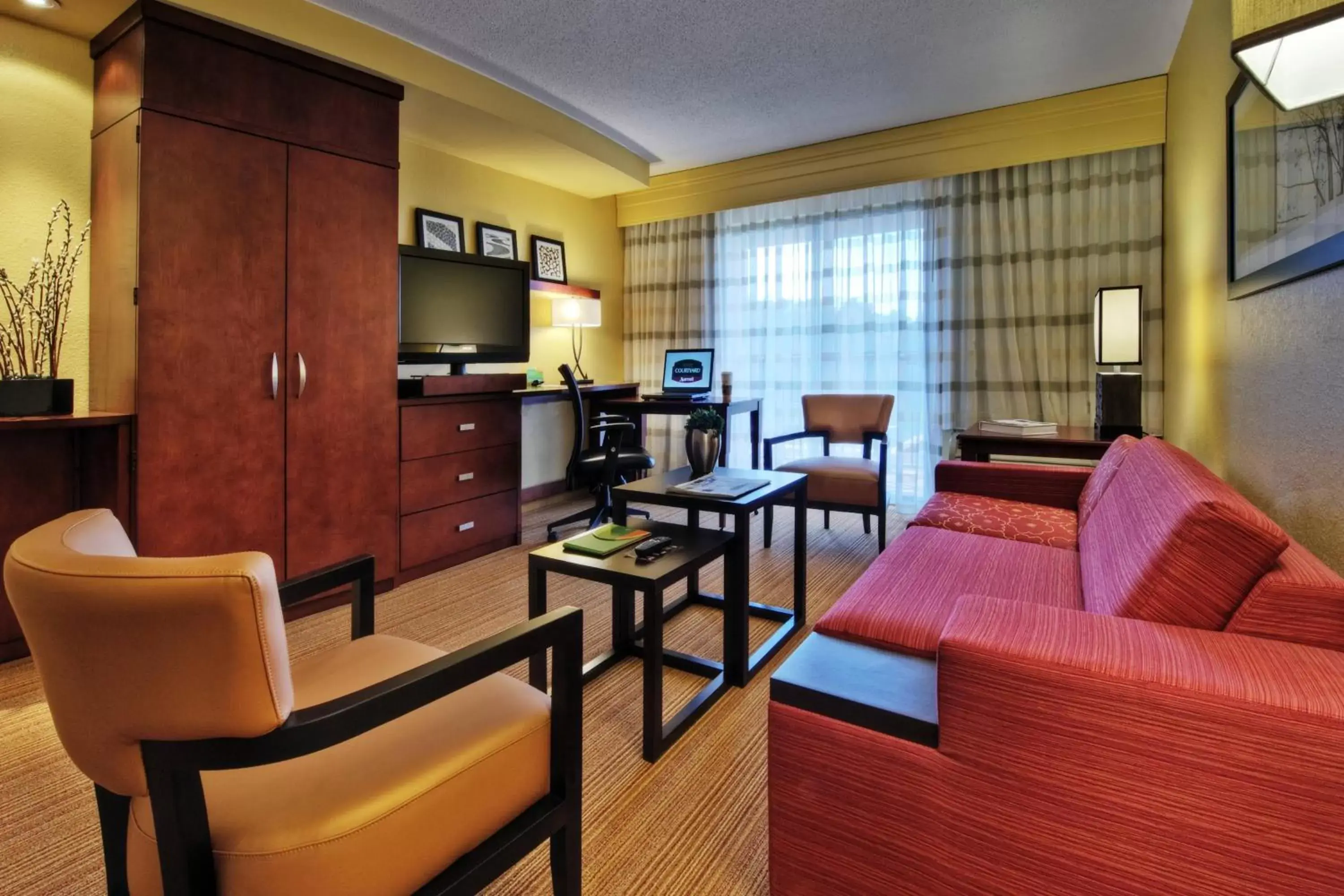Bedroom, Seating Area in Courtyard by Marriott Johnson City