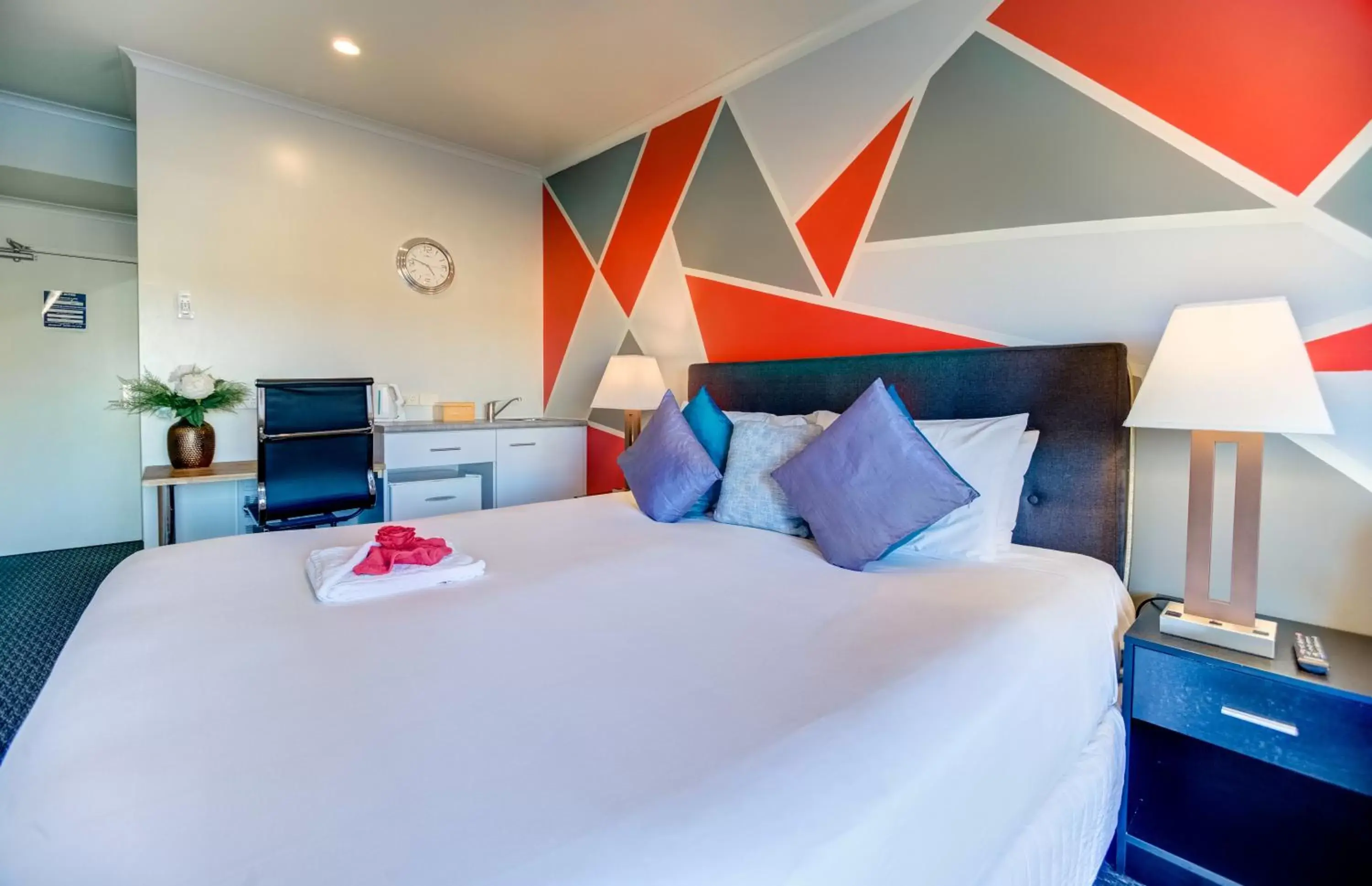 Bedroom, Bed in Silver Fern Lodge