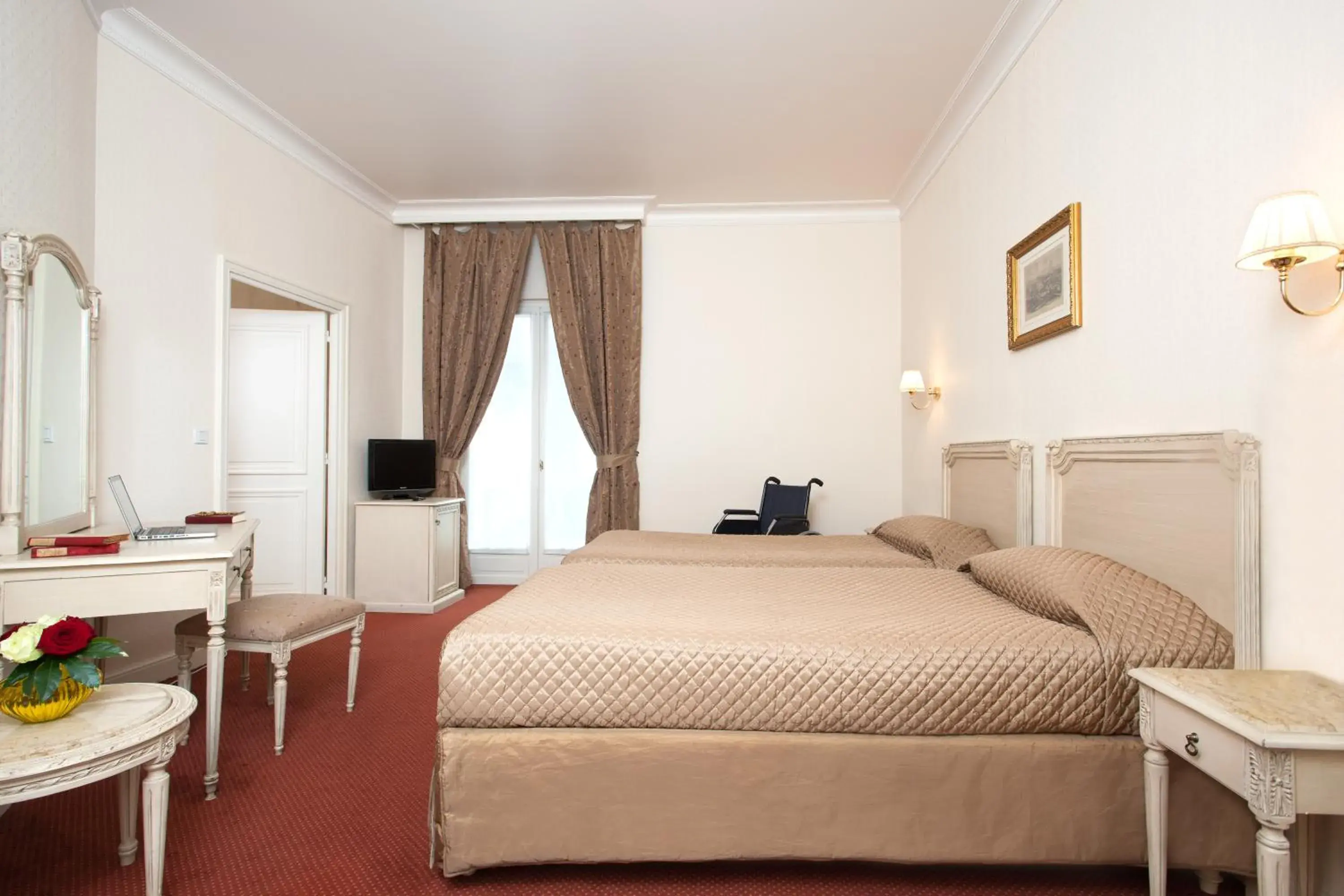 Day, Bed in Grand Hôtel Moderne