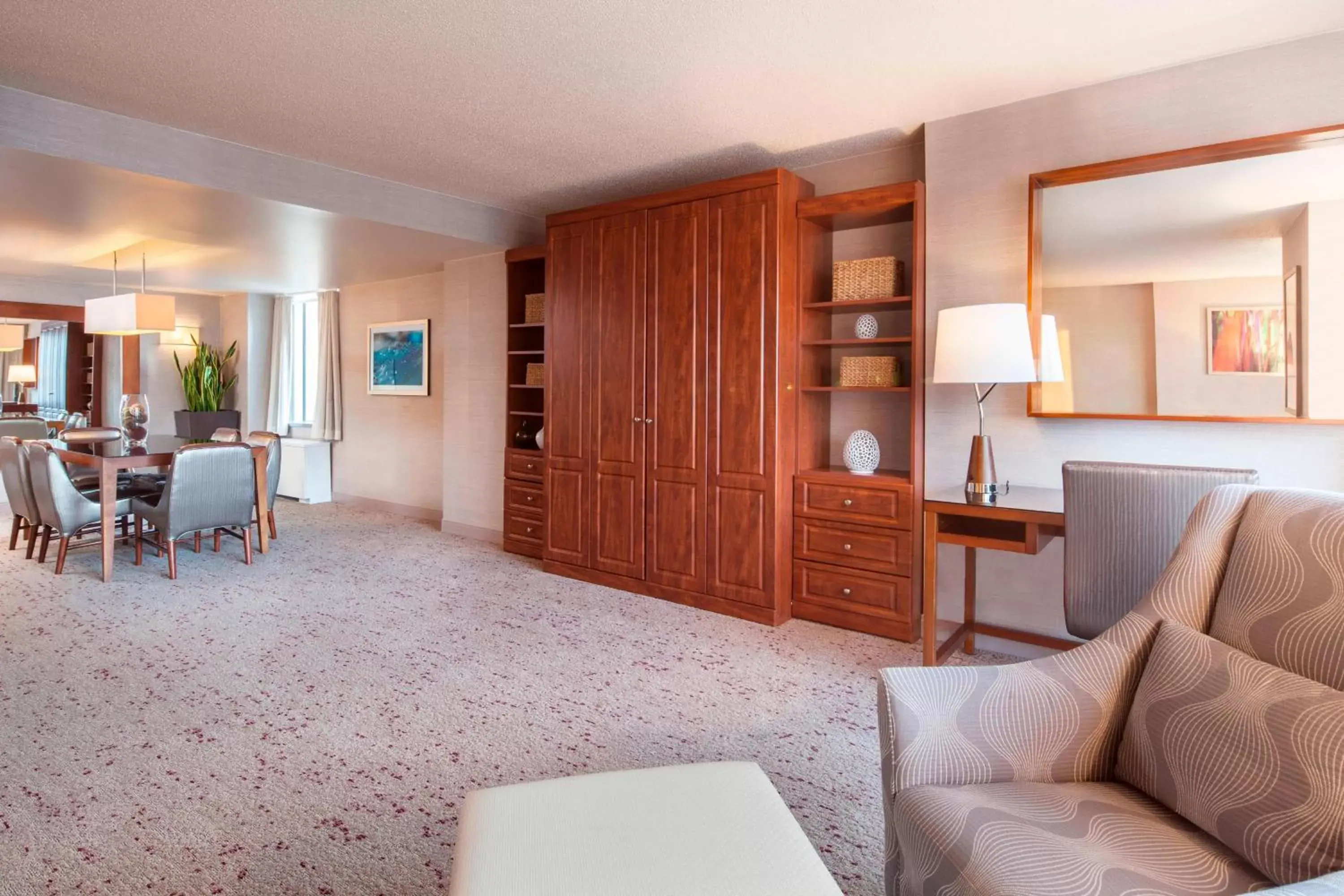 Living room, Seating Area in The Westin Arlington