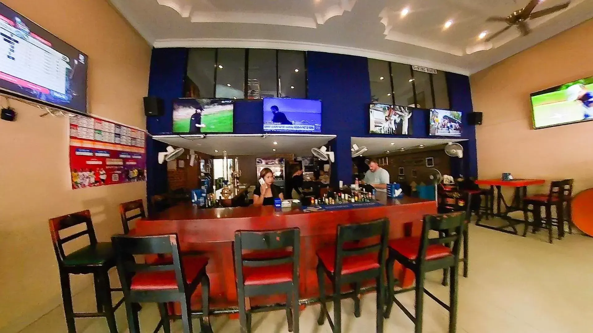 Restaurant/places to eat in Riverside Hotel Phnom Penh Restaurant/places to eat in Riverside Hotel Phnom Penh