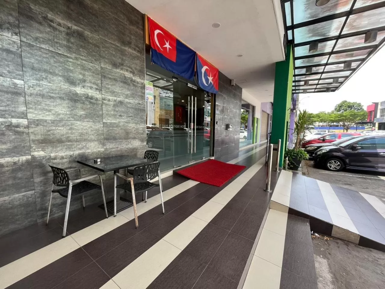 Eight Days Boutique Hotel - Impian Emas