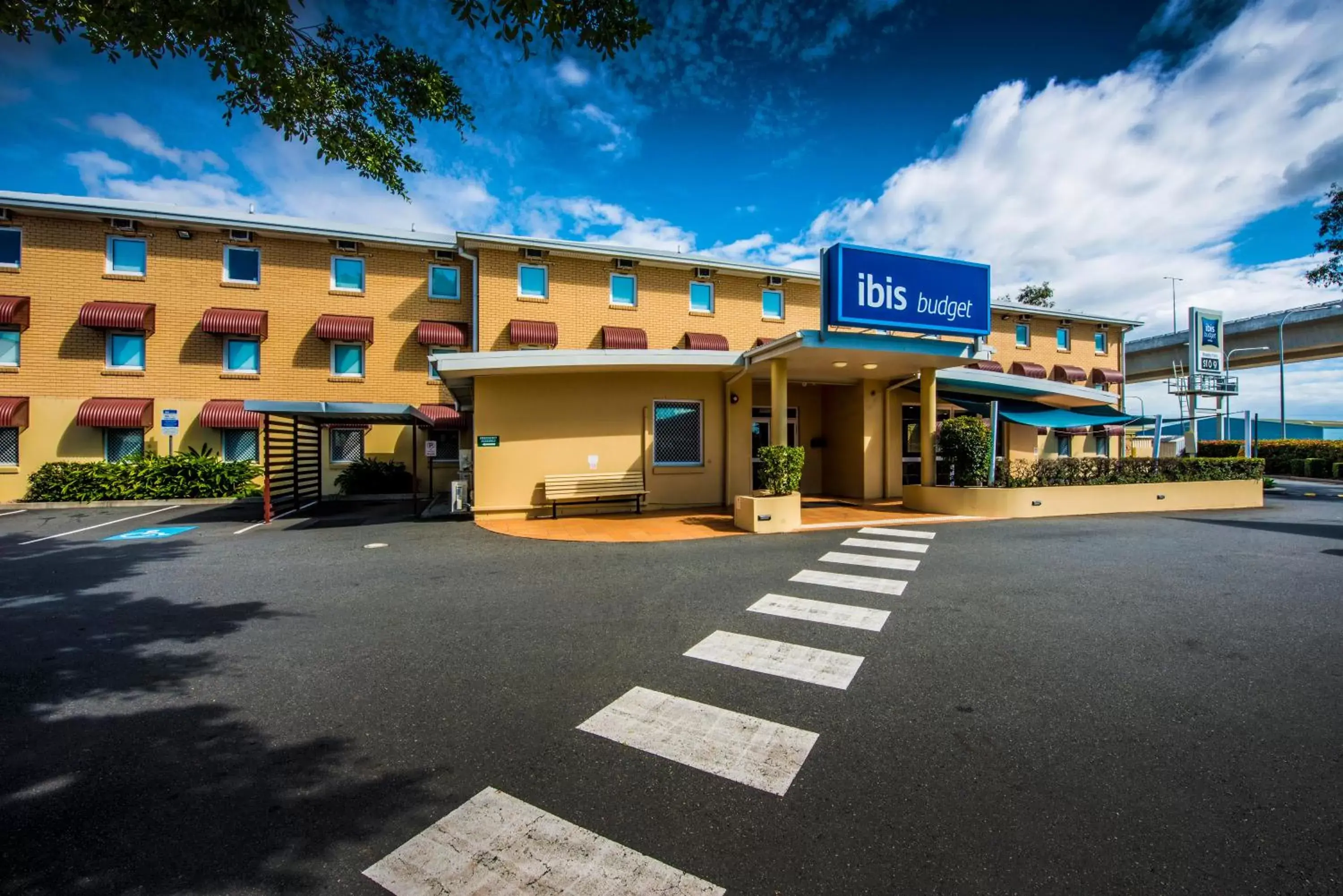 Property building, Facade/Entrance in ibis Budget Brisbane Airport