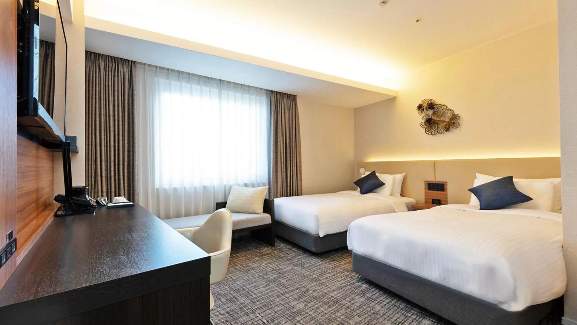 Photo of the whole room, Bed in Premier Hotel -CABIN PRESIDENT- Osaka