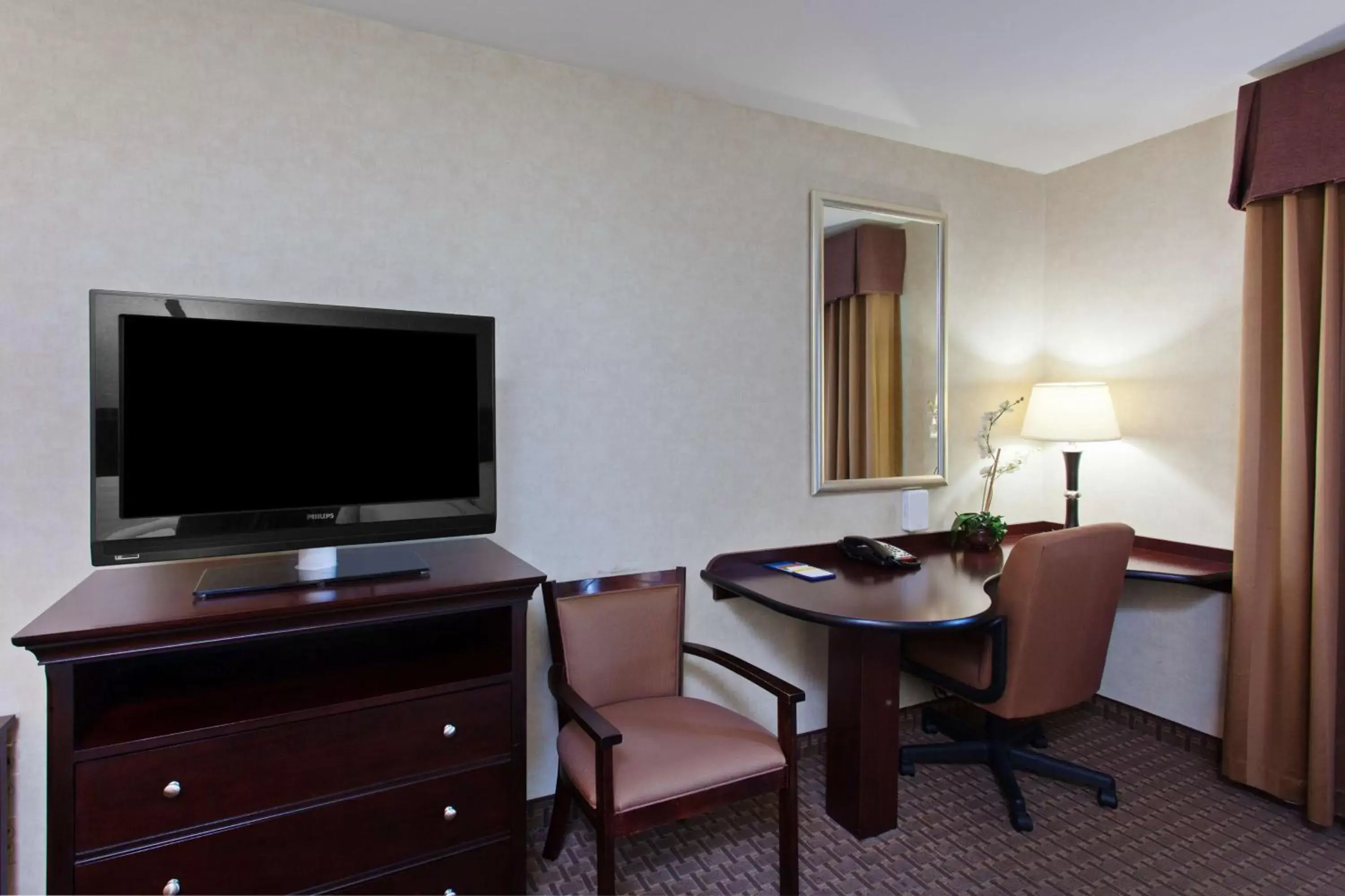 Queen Room with Two Queen Beds - Disability Access/Non-Smoking in Hampton Inn & Suites Oakland Airport-Alameda