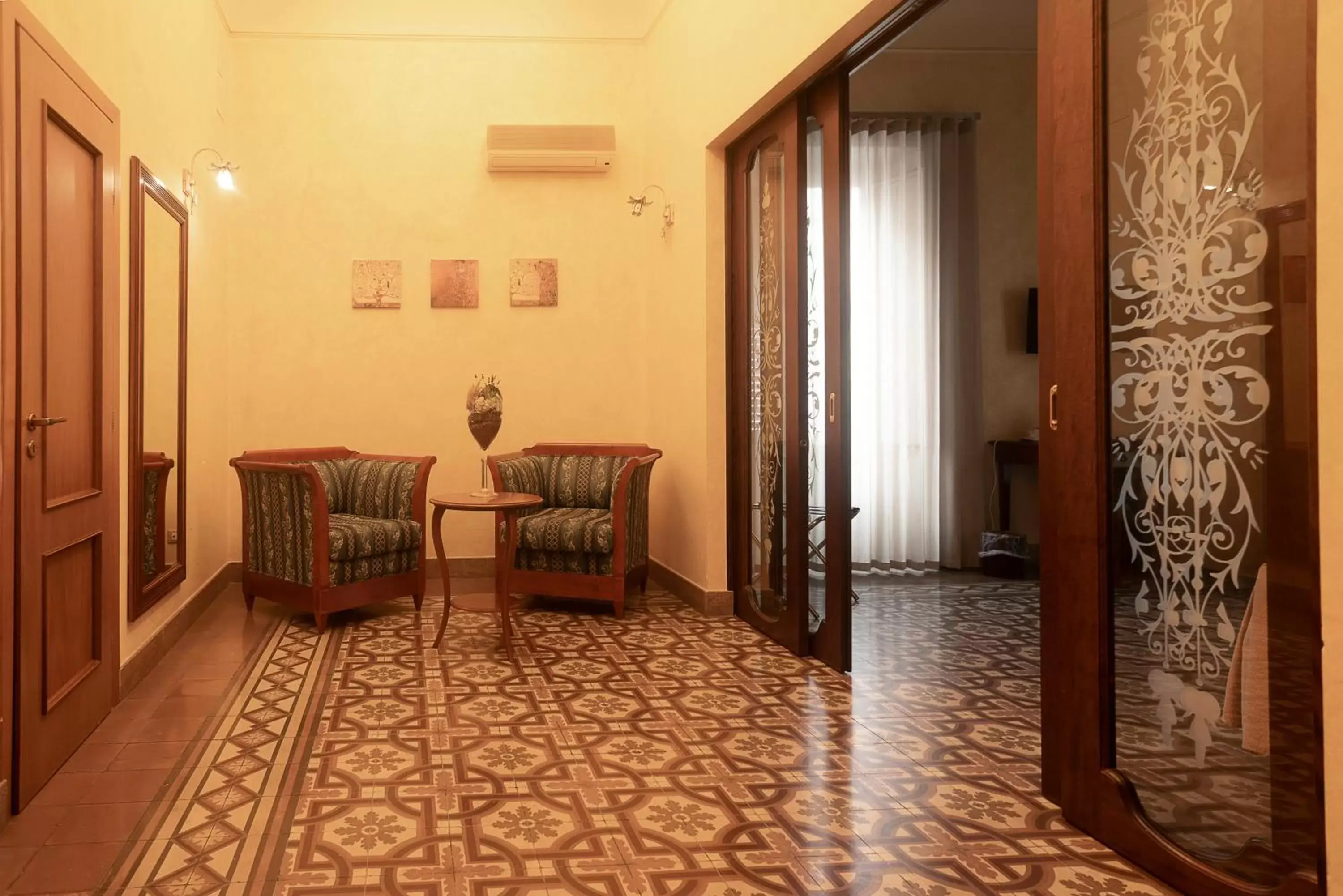 Bedroom, Seating Area in Hotel Tonic