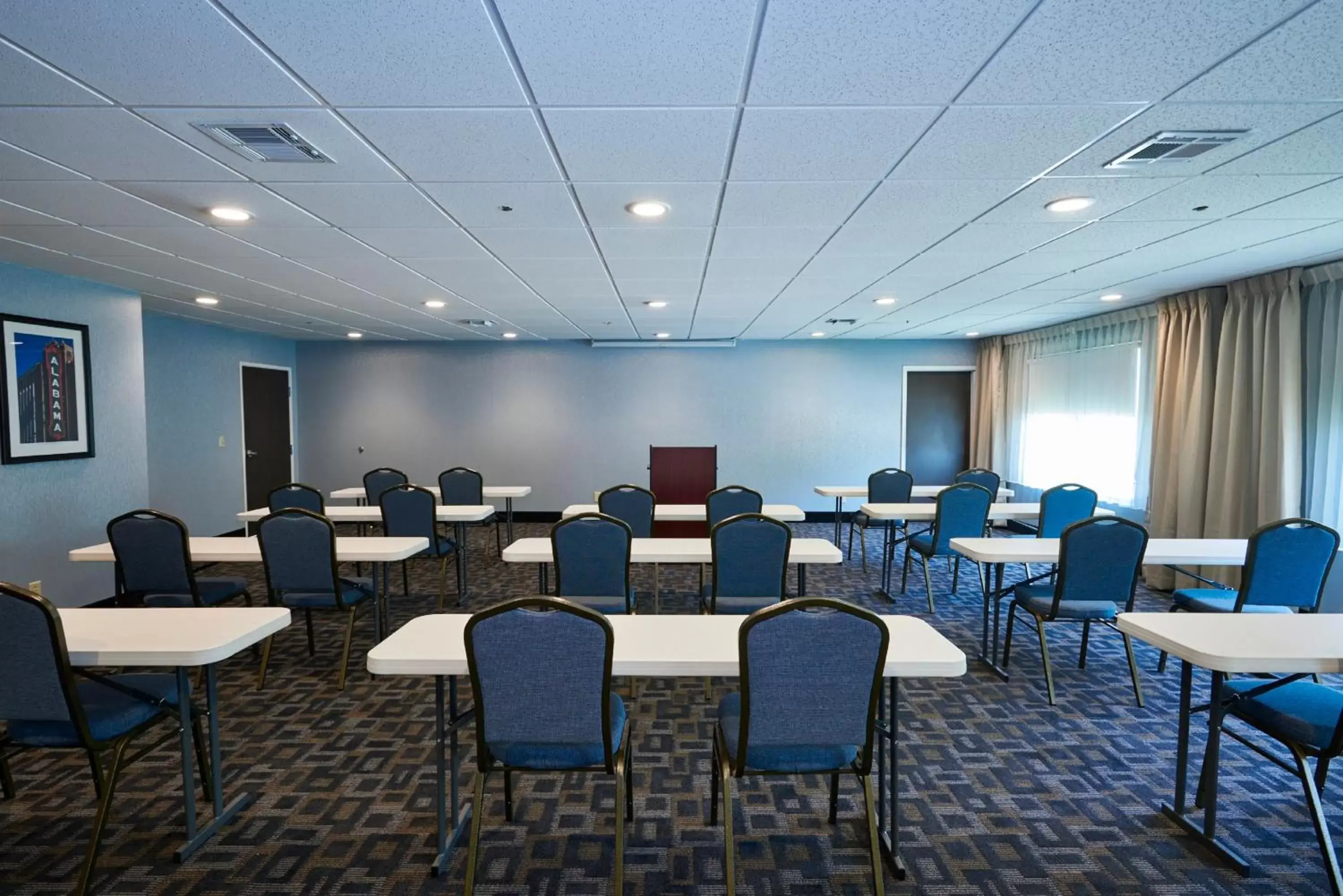 Meeting/conference room in Holiday Inn Express & Suites Birmingham South - Pelham, an IHG Hotel