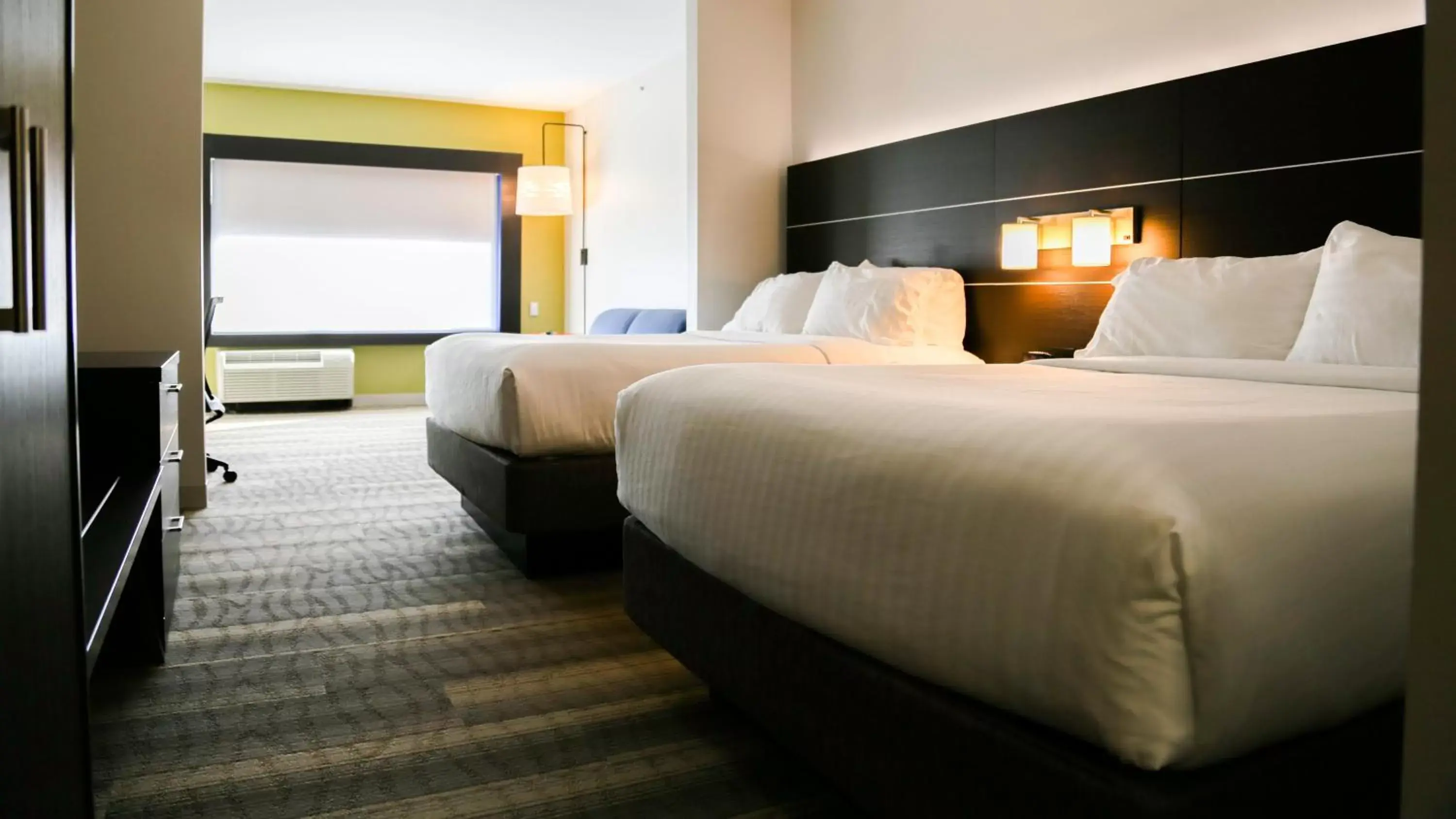 Bedroom, Bed in Holiday Inn Express & Suites Kingston-Ulster, an IHG Hotel