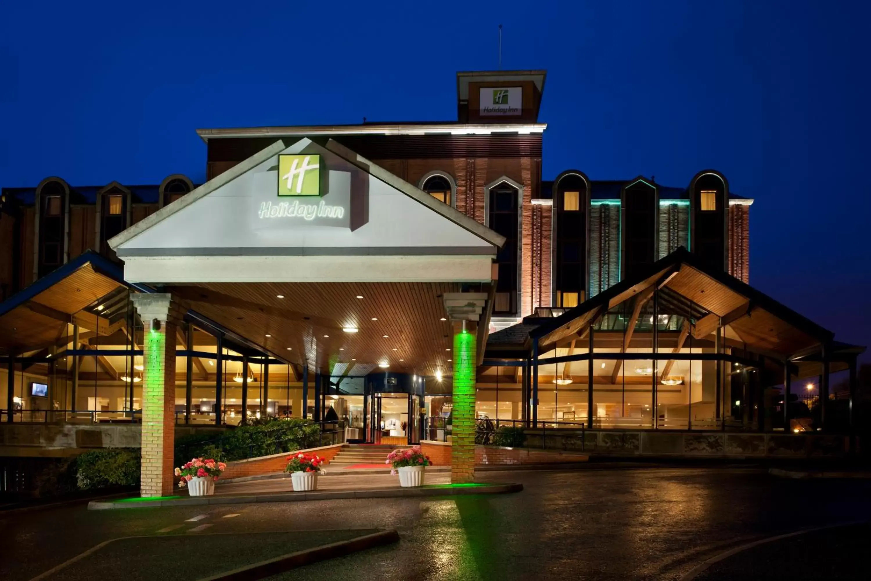 Property Building in Holiday Inn Bolton Centre, an IHG Hotel