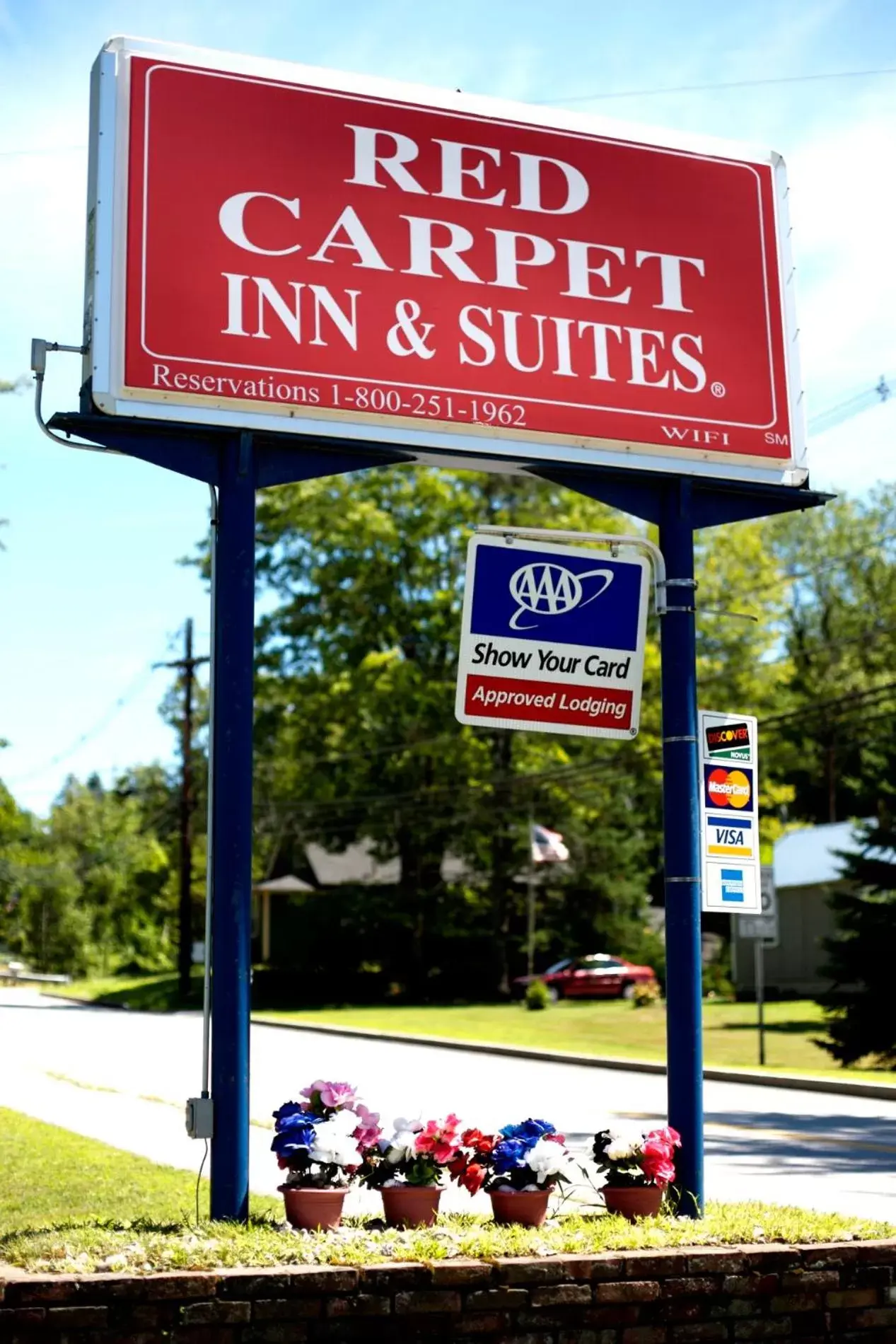 Facade/entrance in Red Carpet Inn and Suites Plymouth