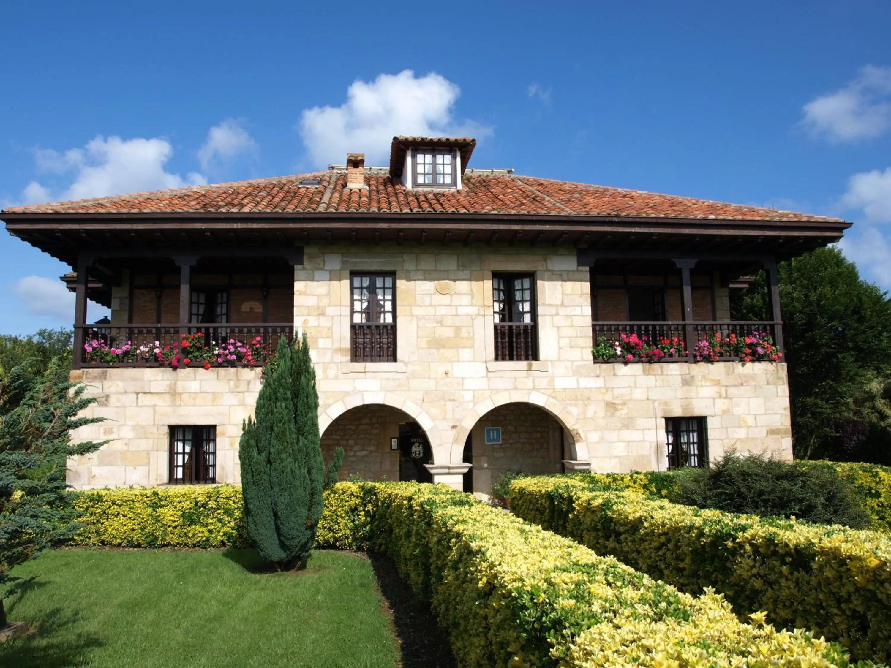 Facade/entrance in Hotel Siglo XVIII