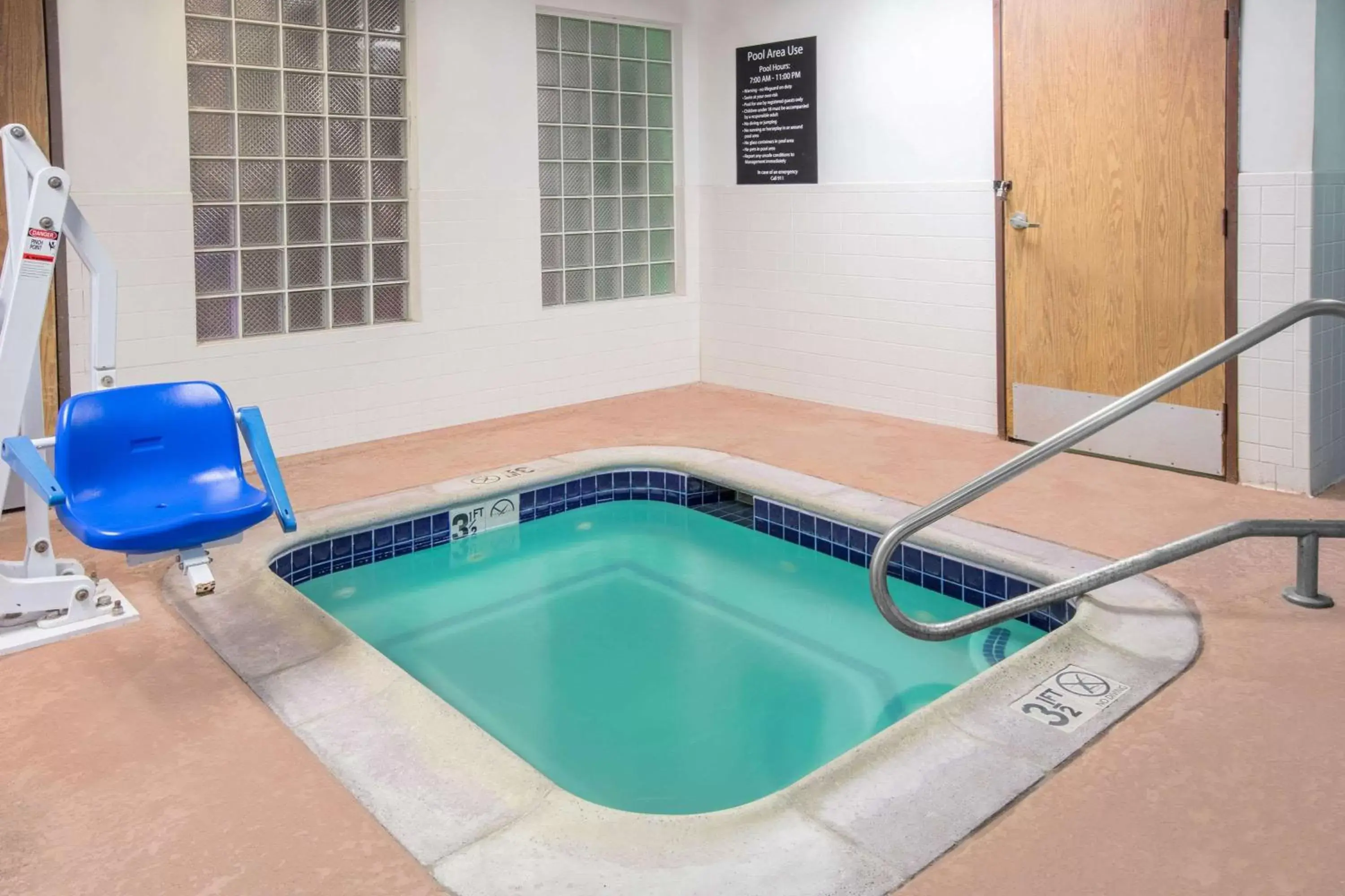 Hot Tub, Swimming Pool in Super 8 by Wyndham Garland North Dallas Area