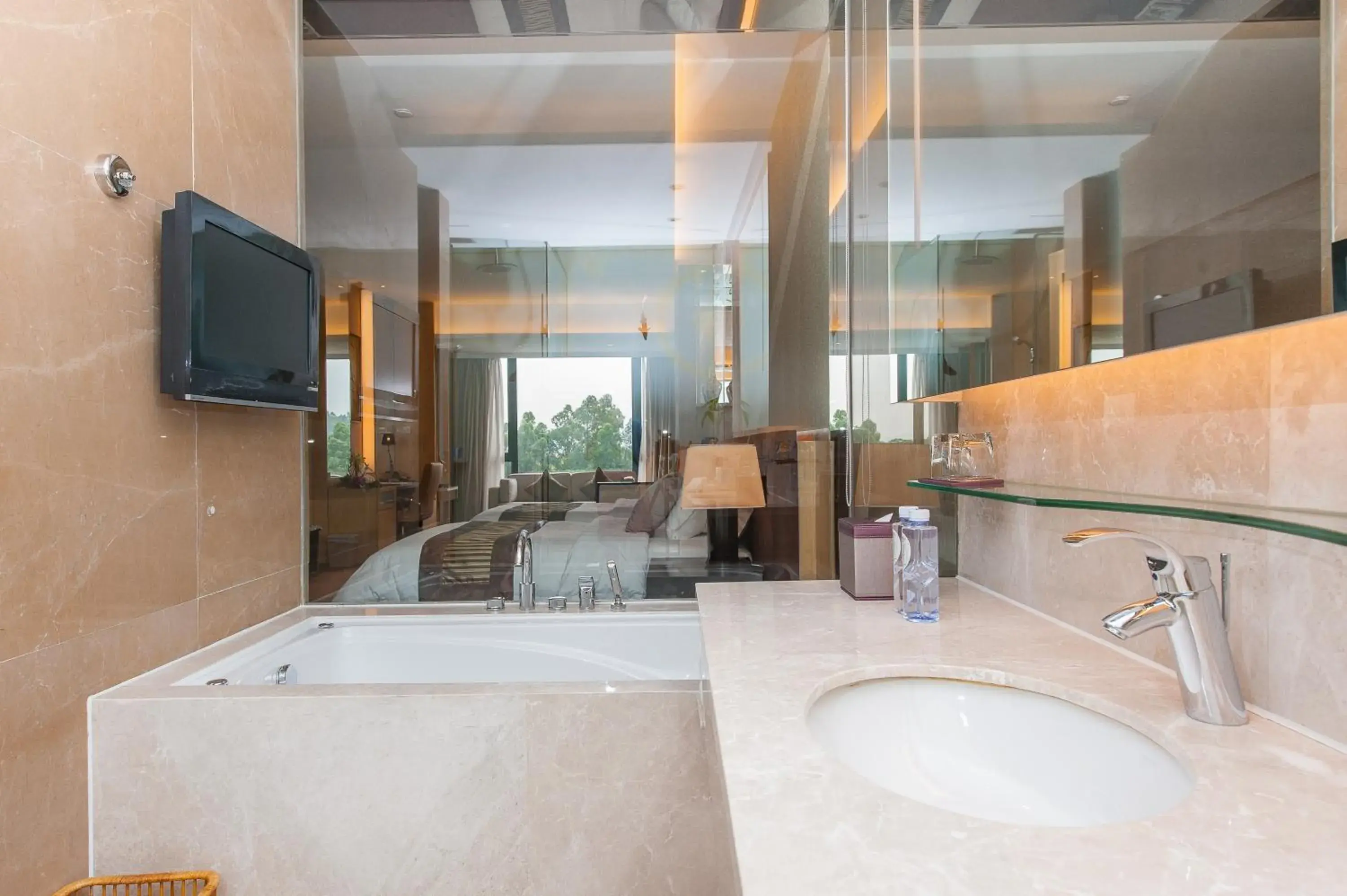 Hot Tub, Bathroom in Mission Hills Hotel Resorts Shenzhen